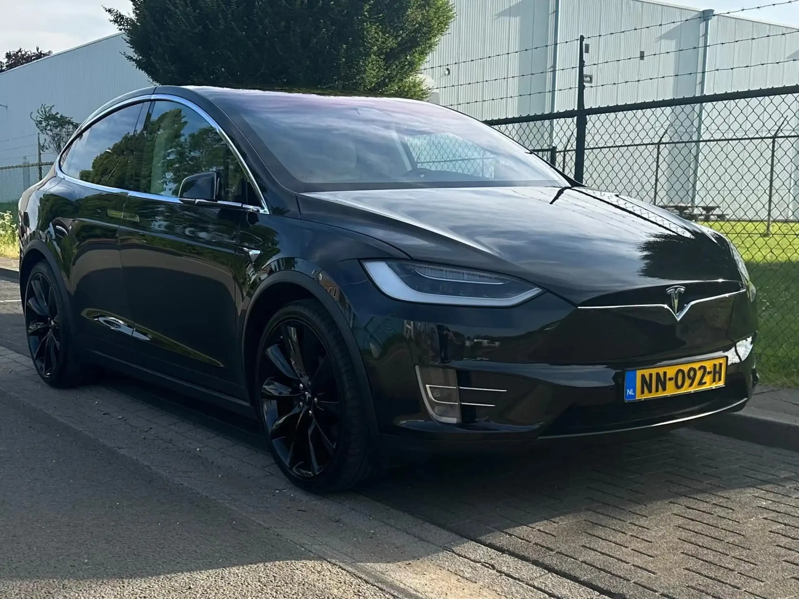 Tesla - Model X