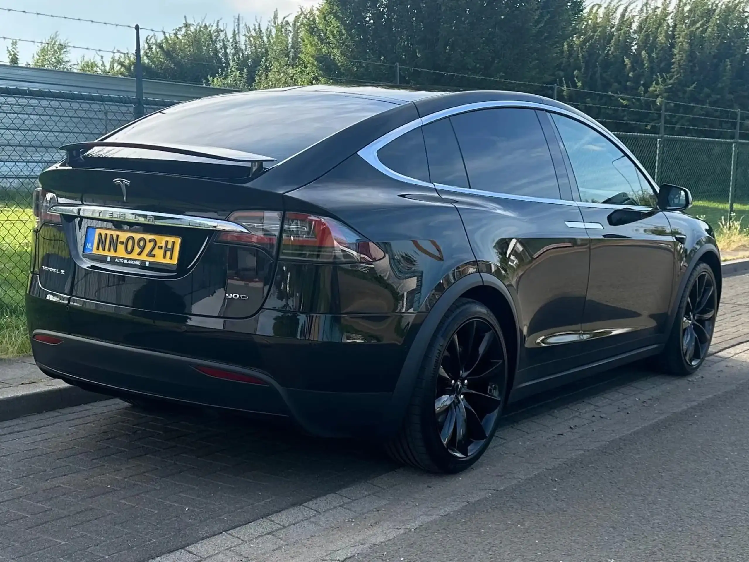 Tesla - Model X