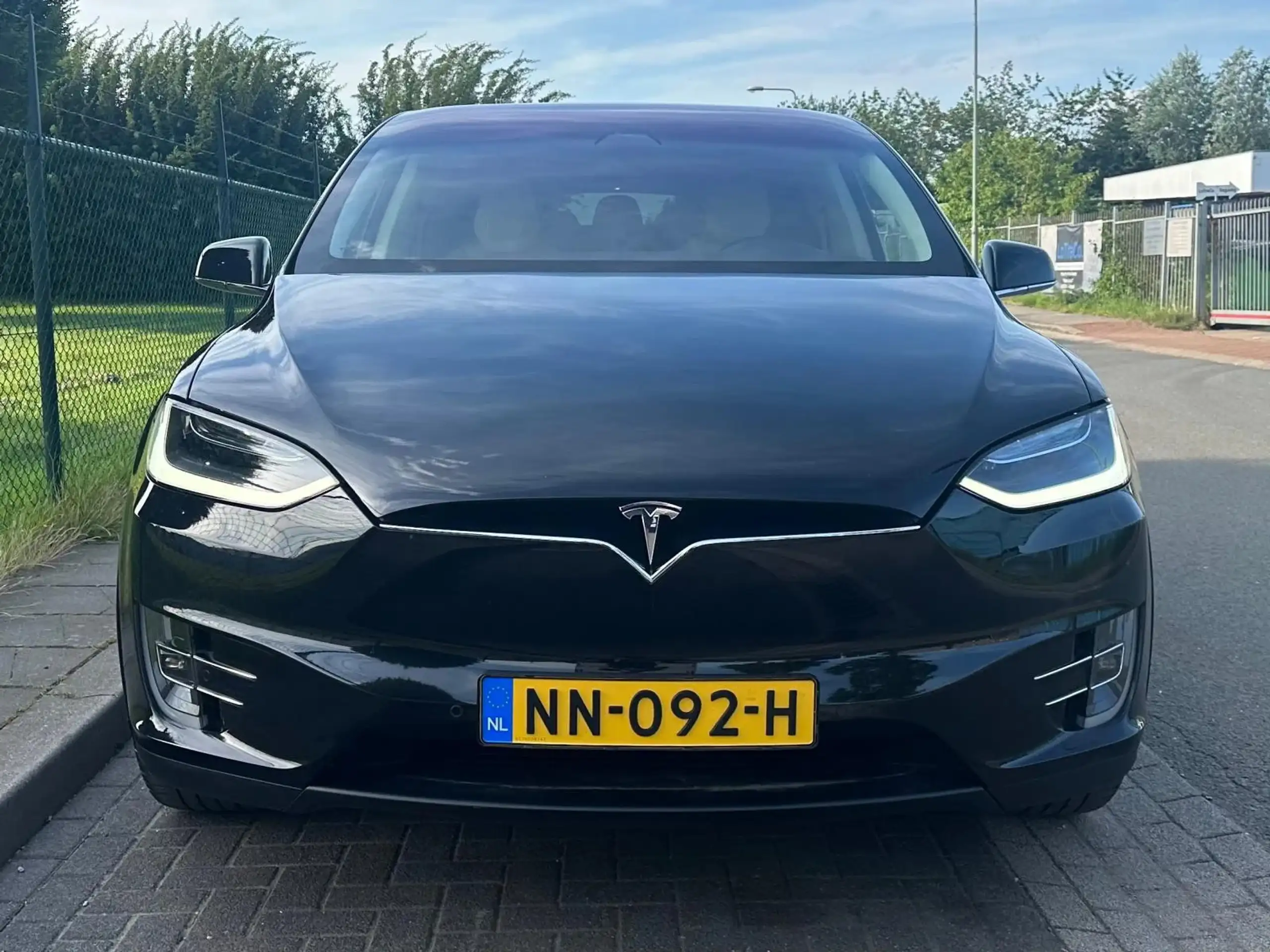 Tesla - Model X