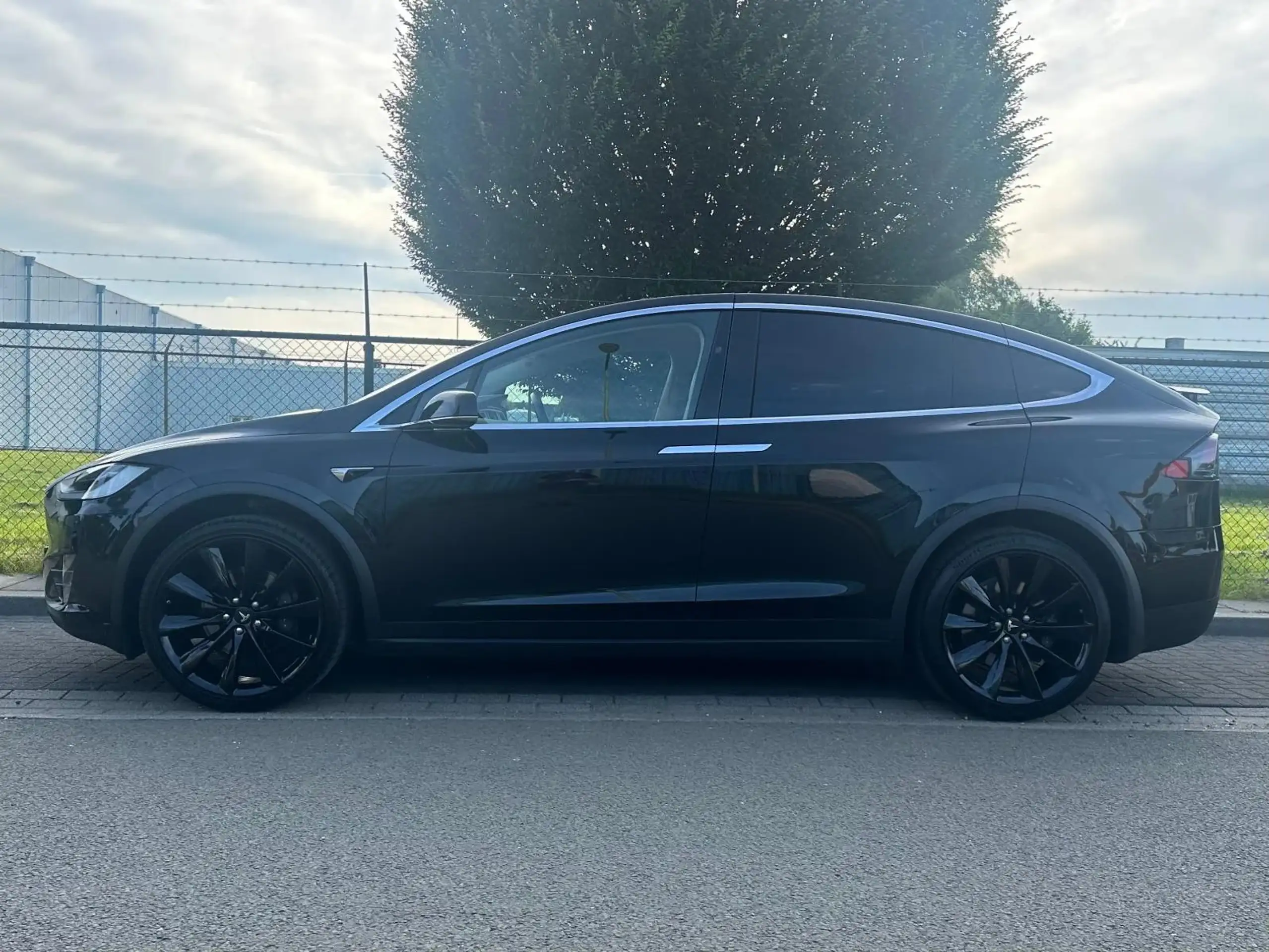 Tesla - Model X