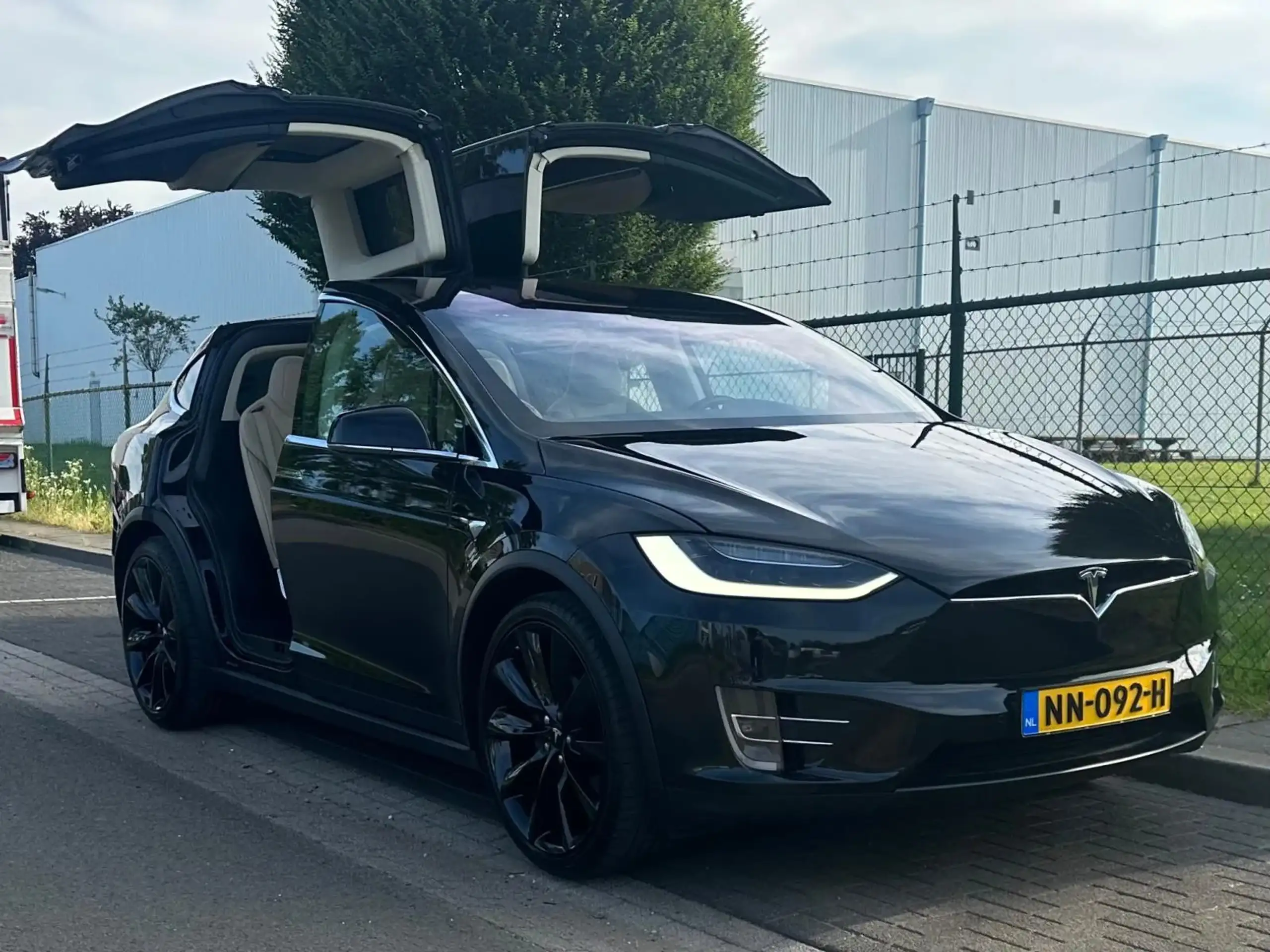 Tesla - Model X