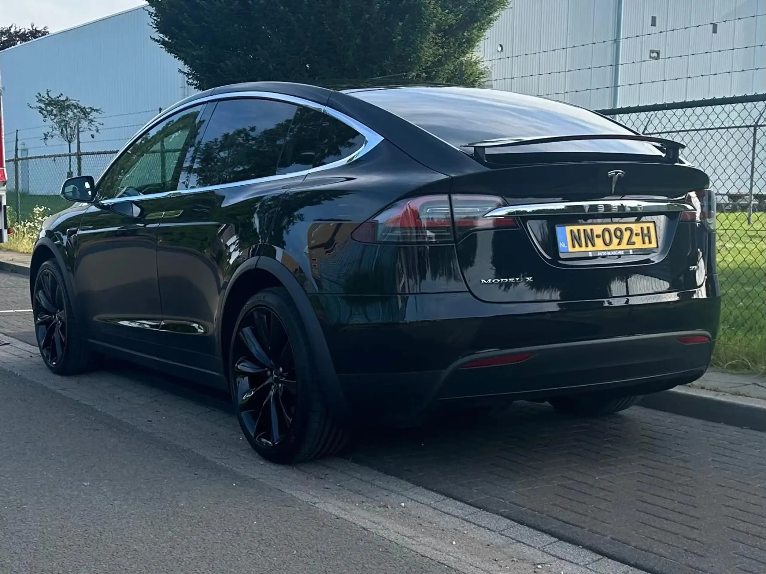 Tesla - Model X