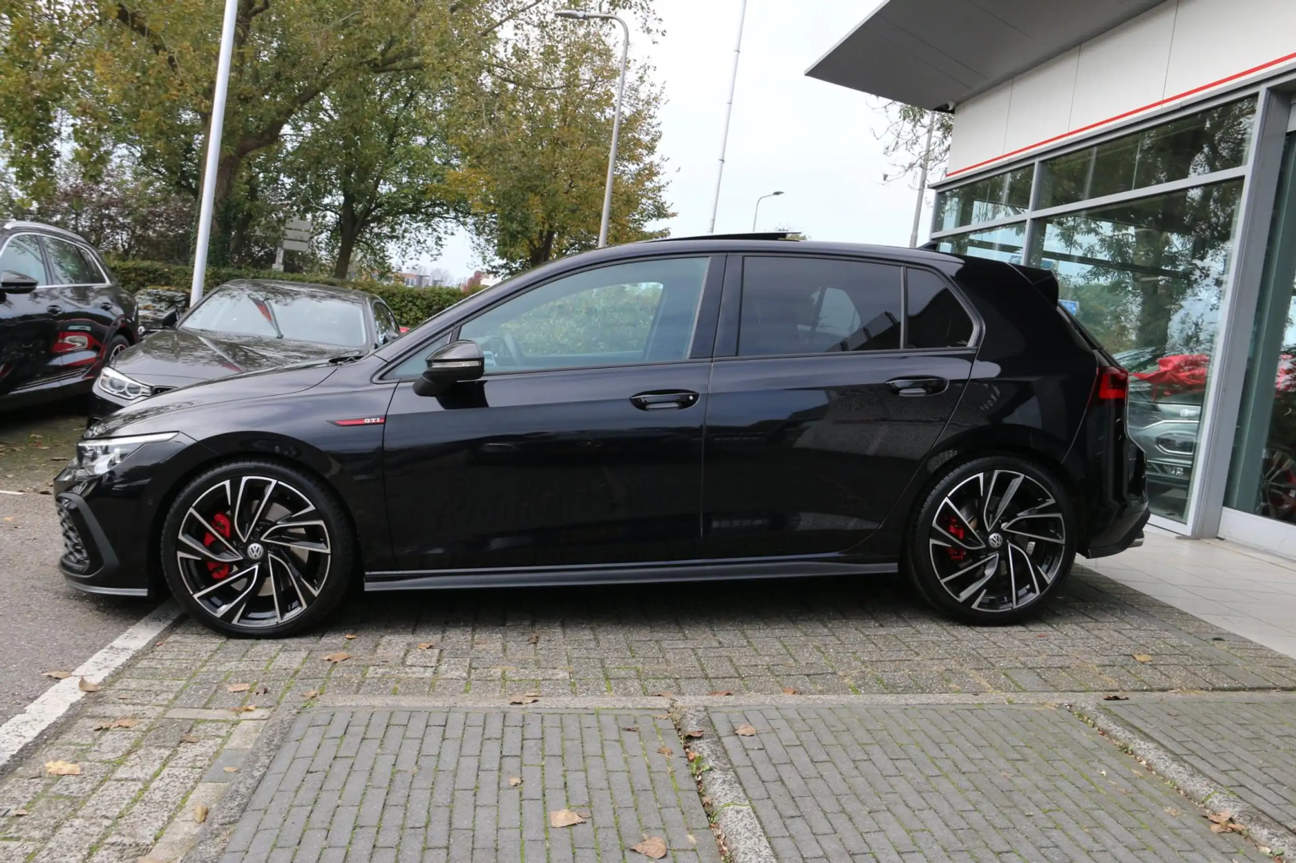 Volkswagen - Golf GTI