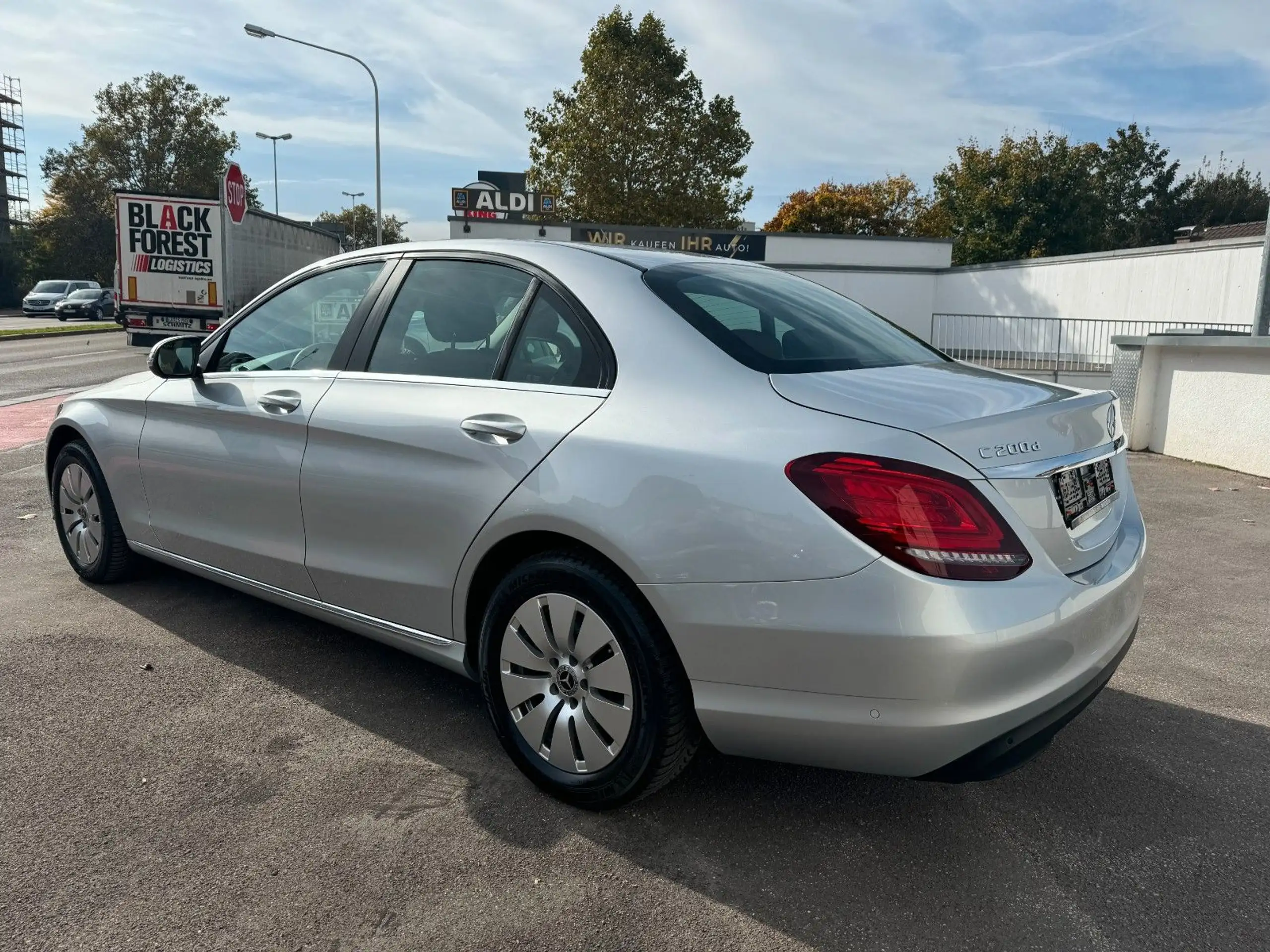 Mercedes-Benz - C 200