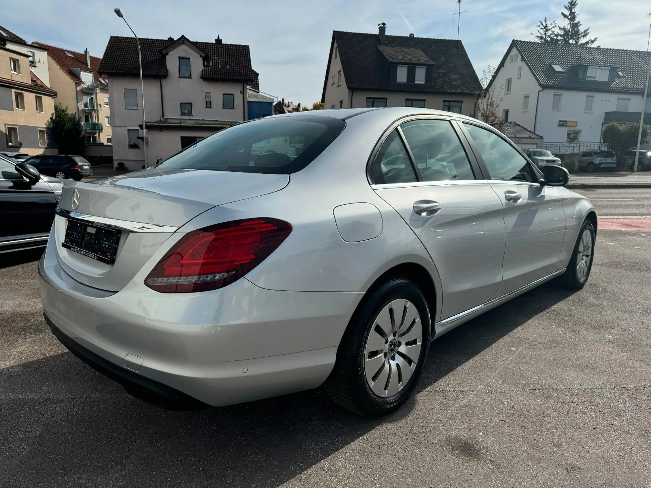 Mercedes-Benz - C 200