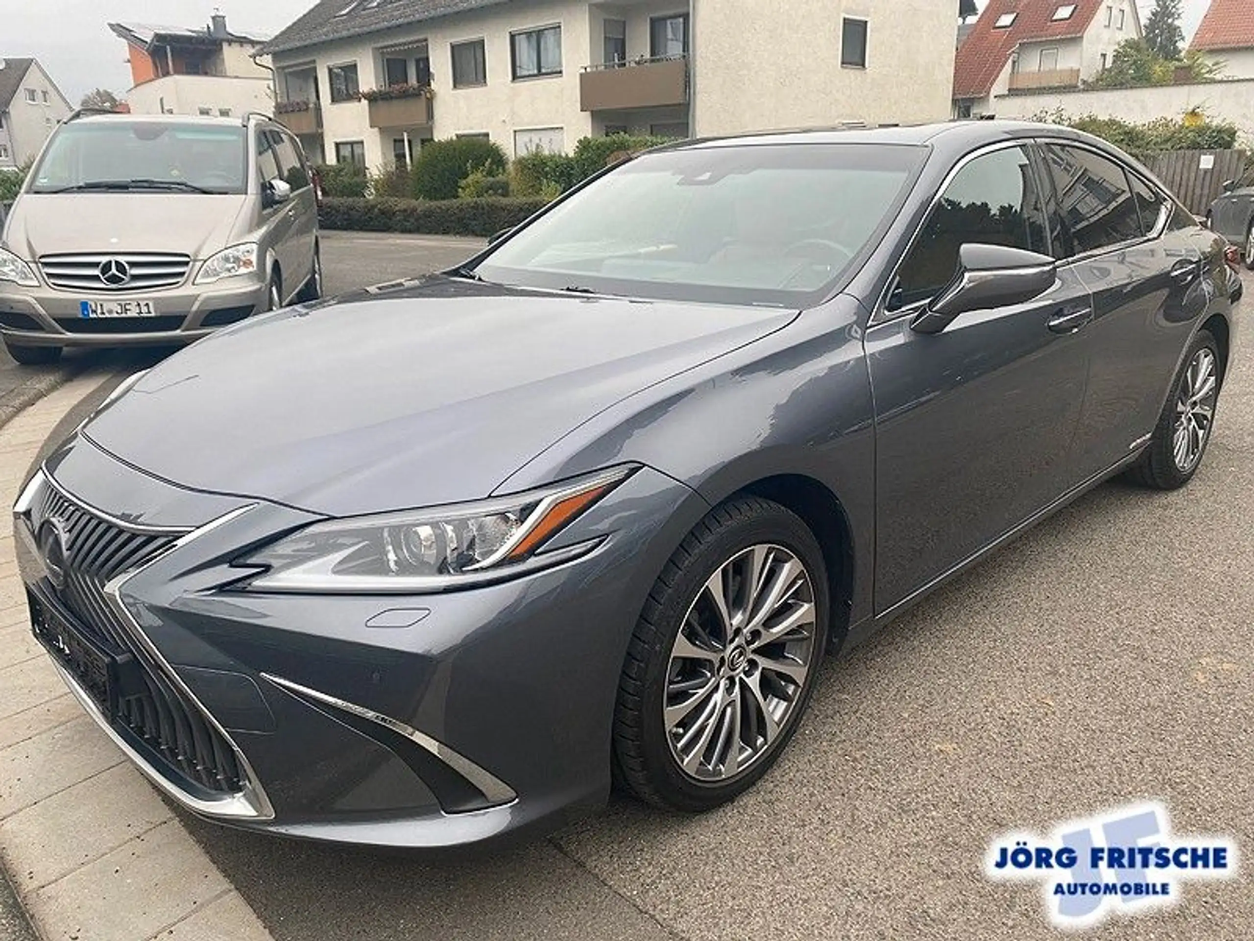 Lexus - ES 300