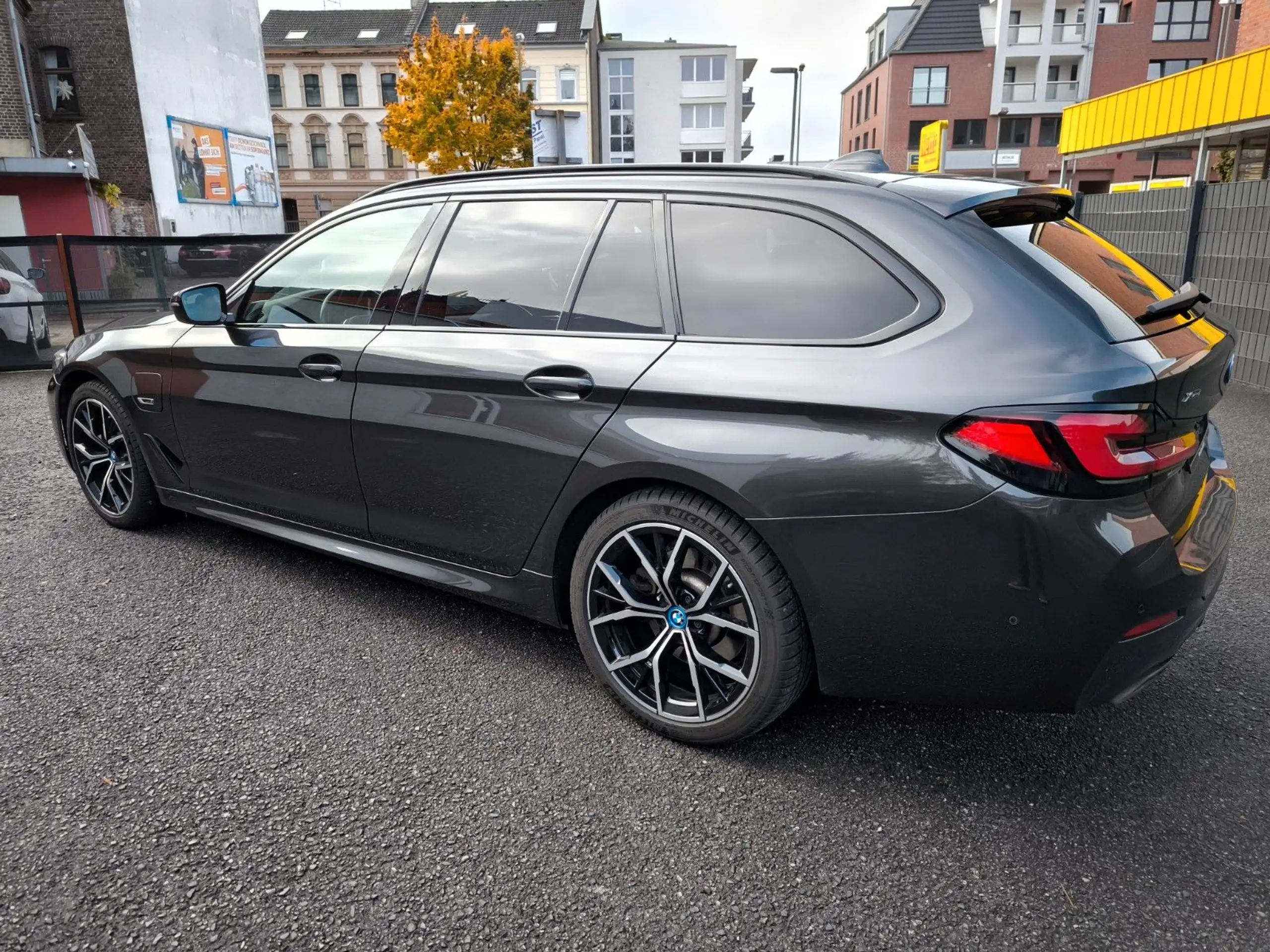 BMW - 530