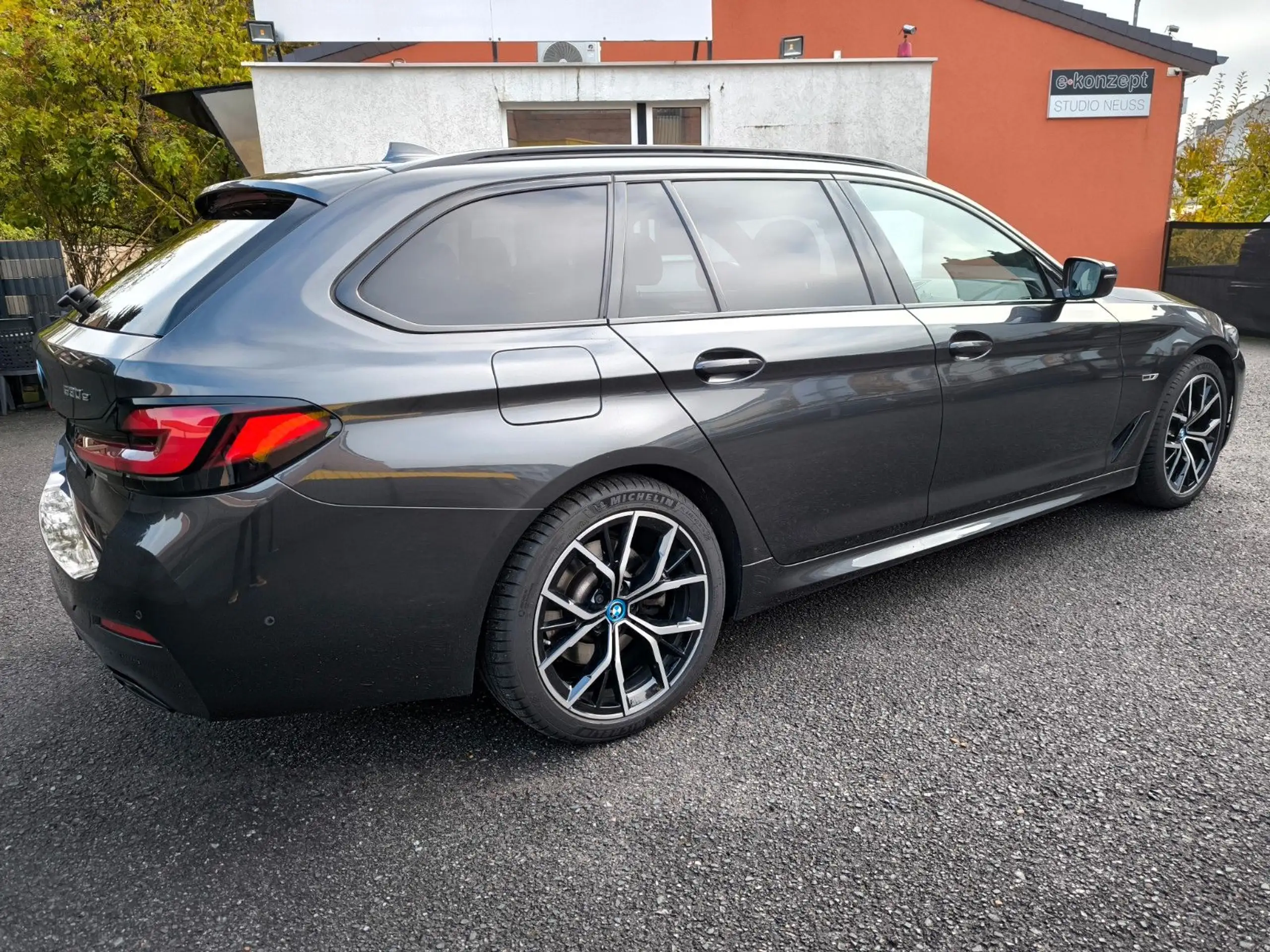 BMW - 530