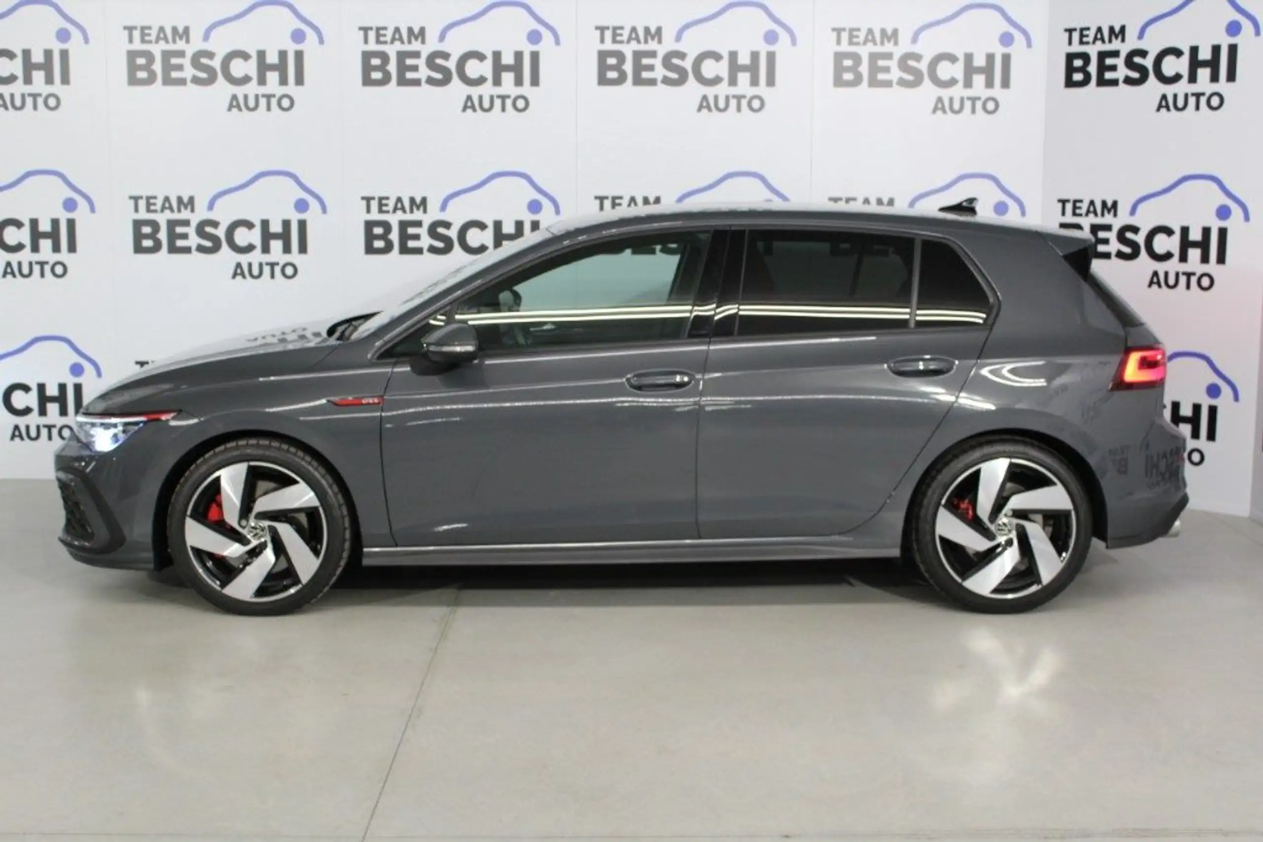 Volkswagen - Golf GTI