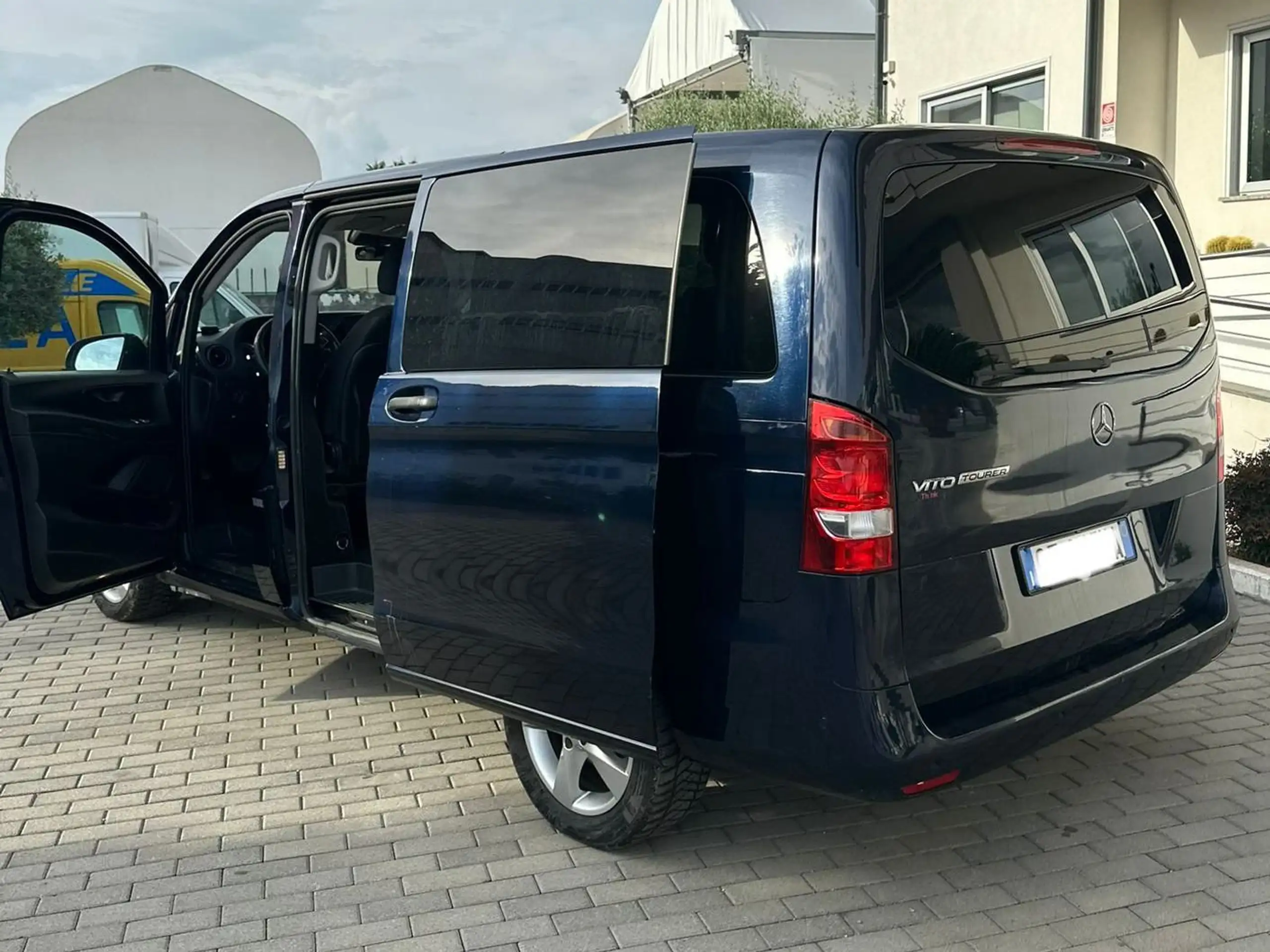 Mercedes-Benz - Vito