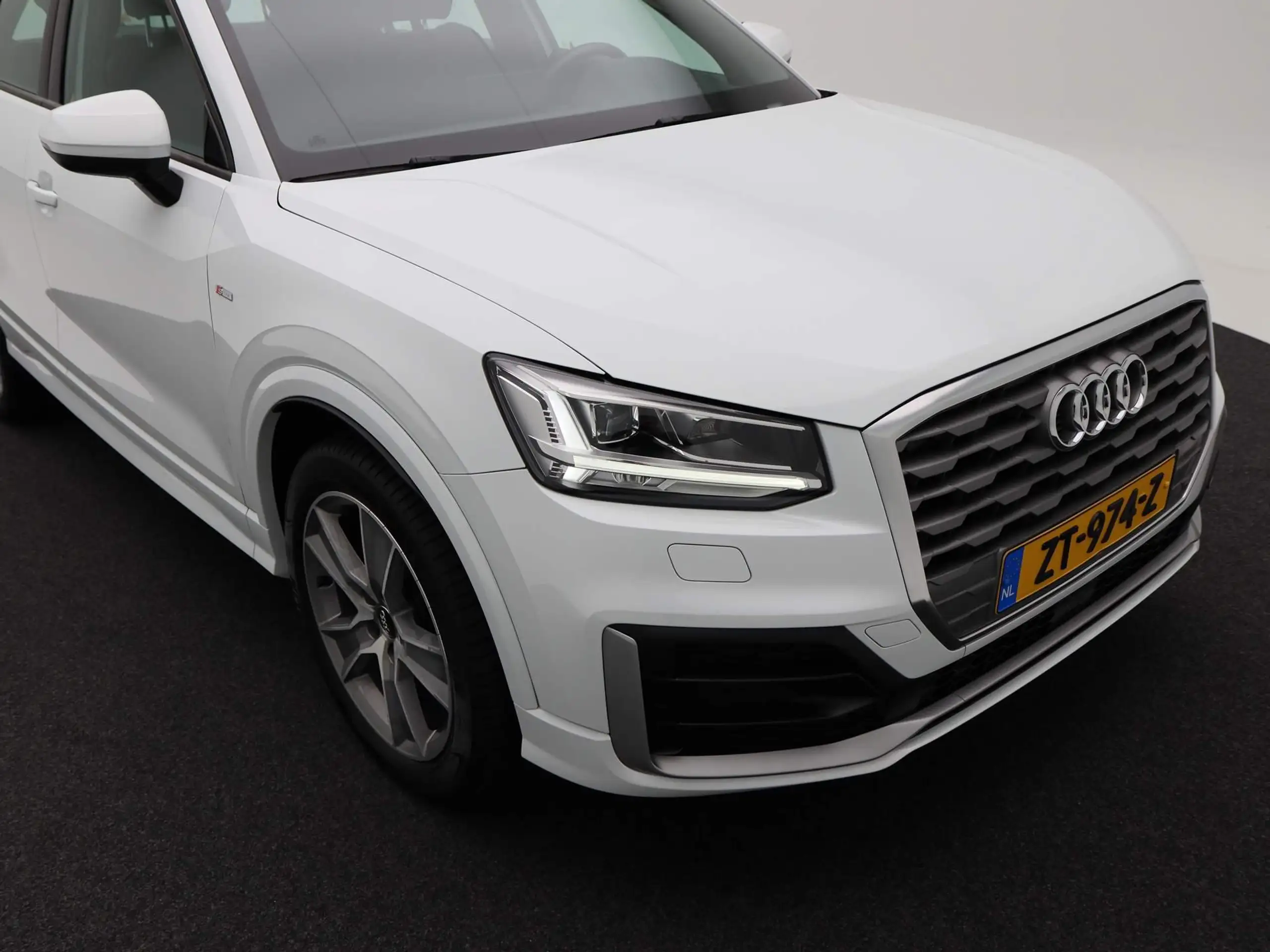 Audi - Q2