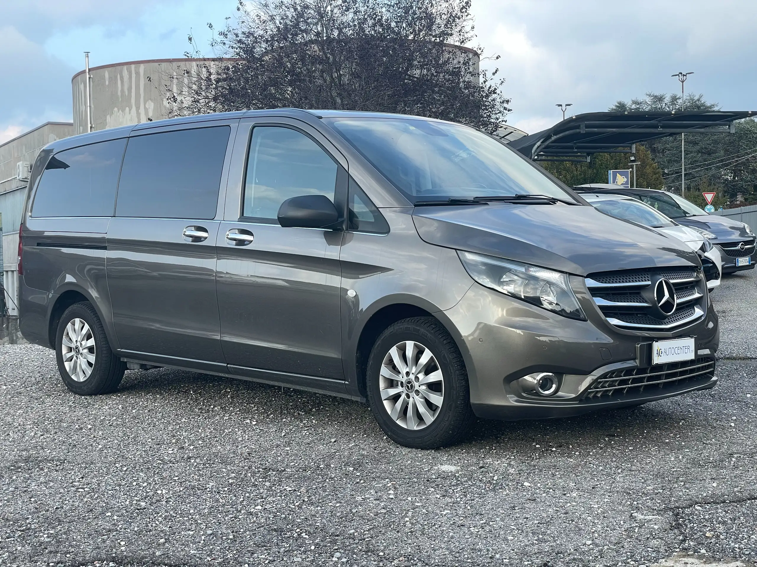 Mercedes-Benz - Vito