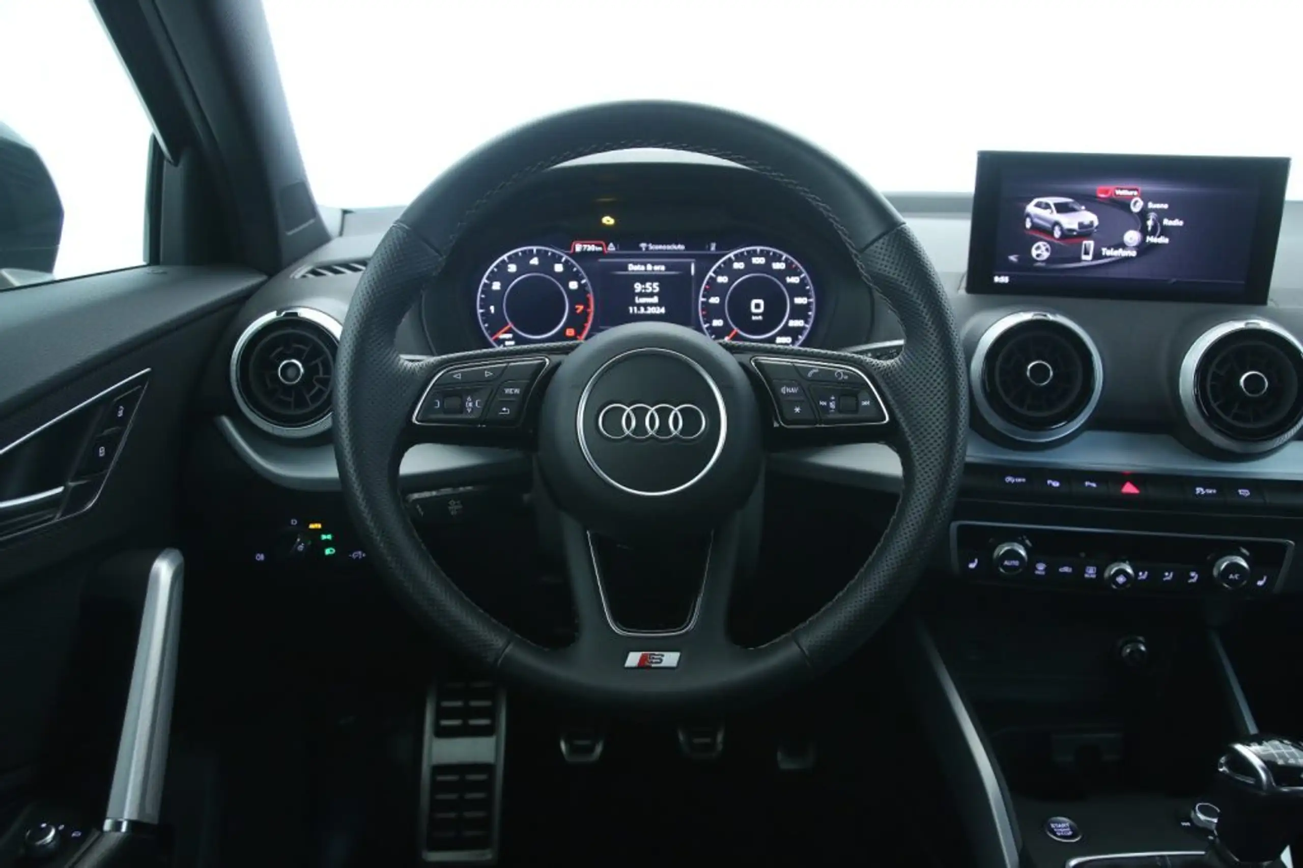 Audi - Q2