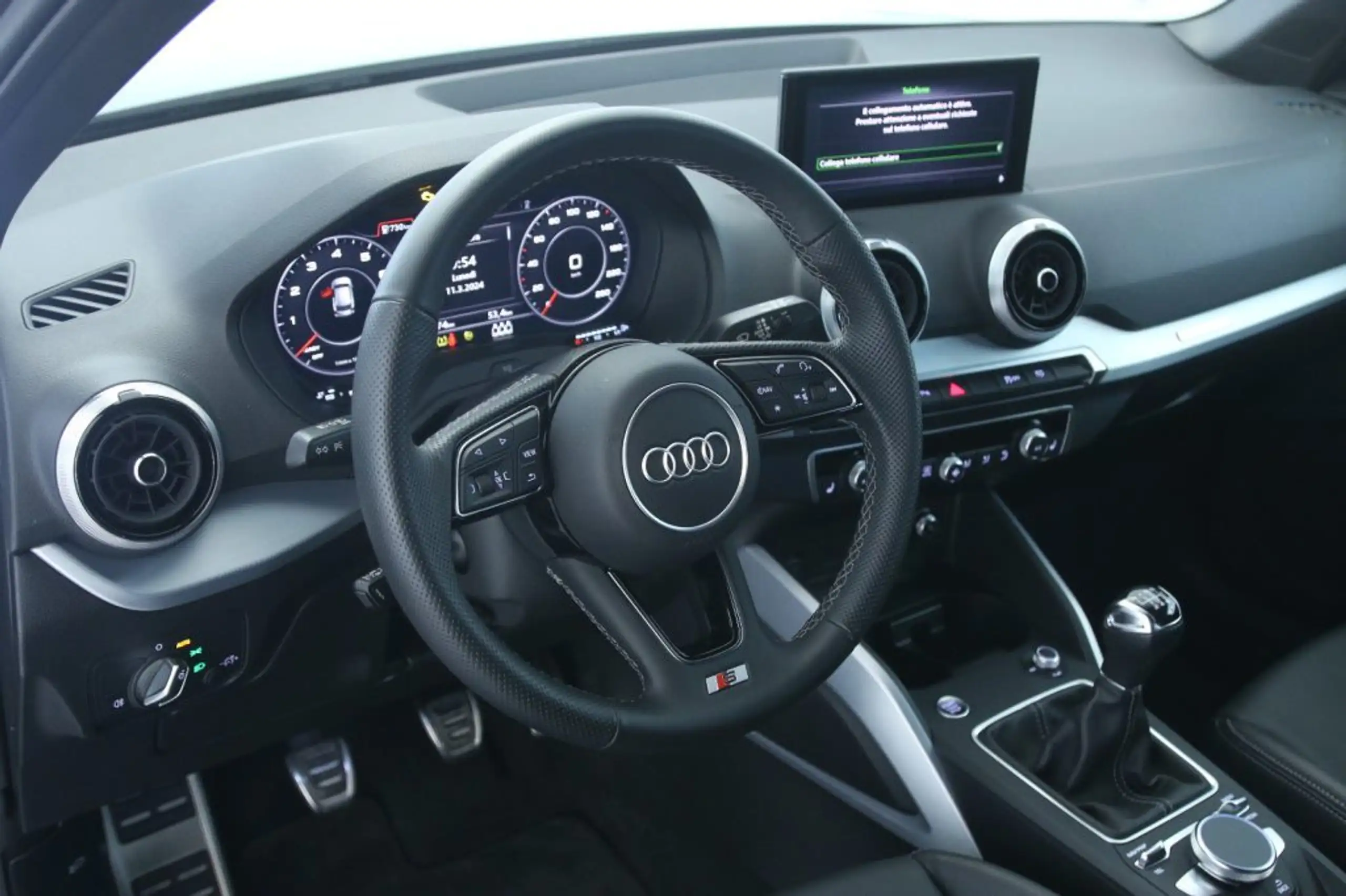 Audi - Q2