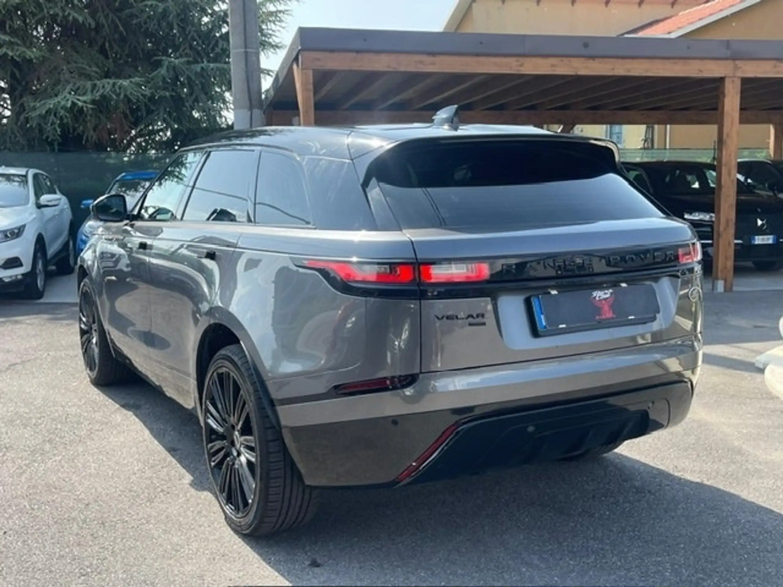 Land Rover - Range Rover Velar