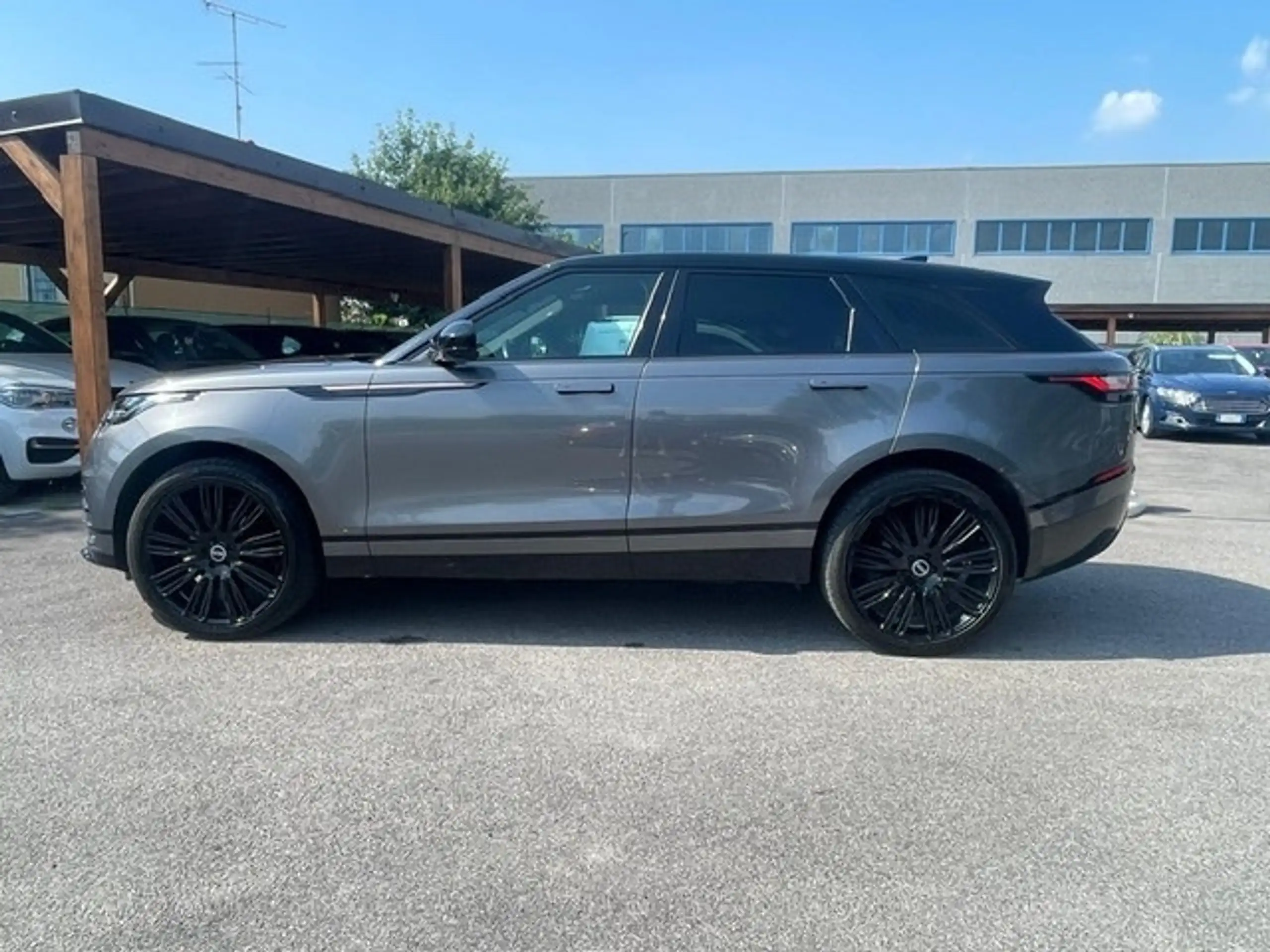 Land Rover - Range Rover Velar