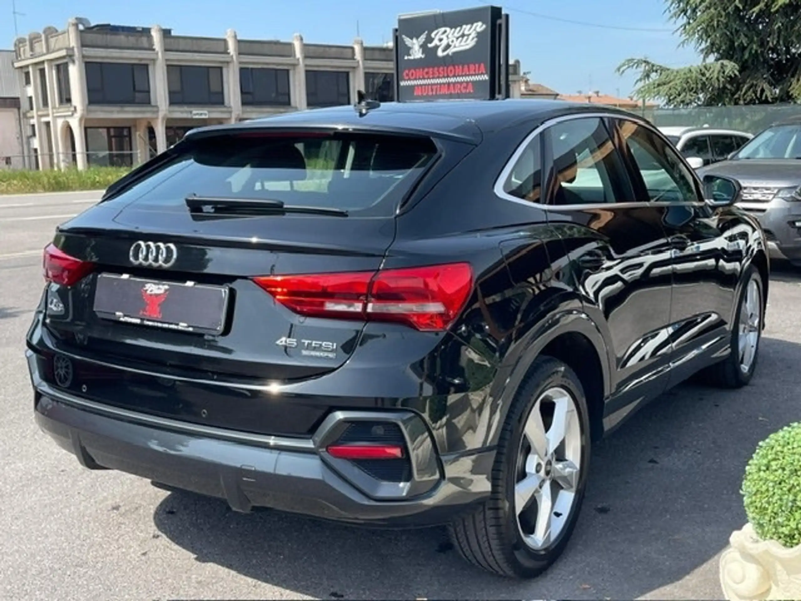 Audi - Q3