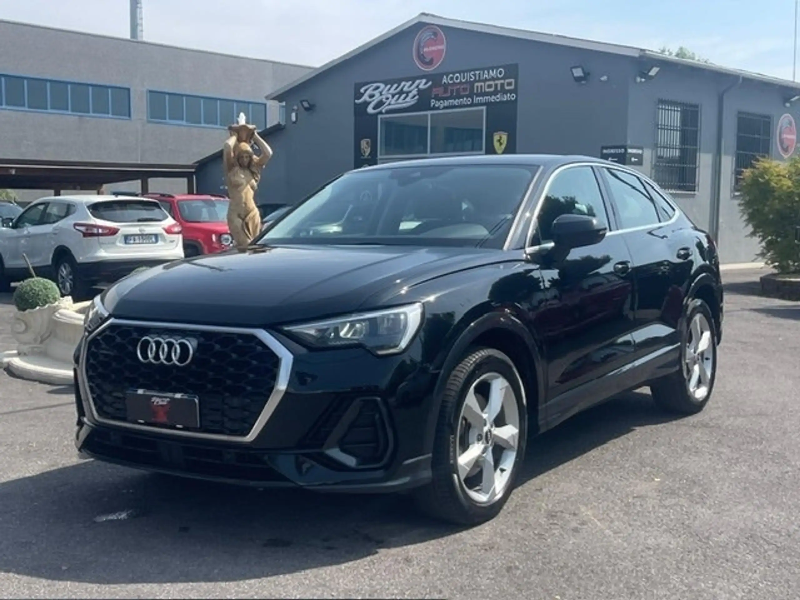 Audi - Q3