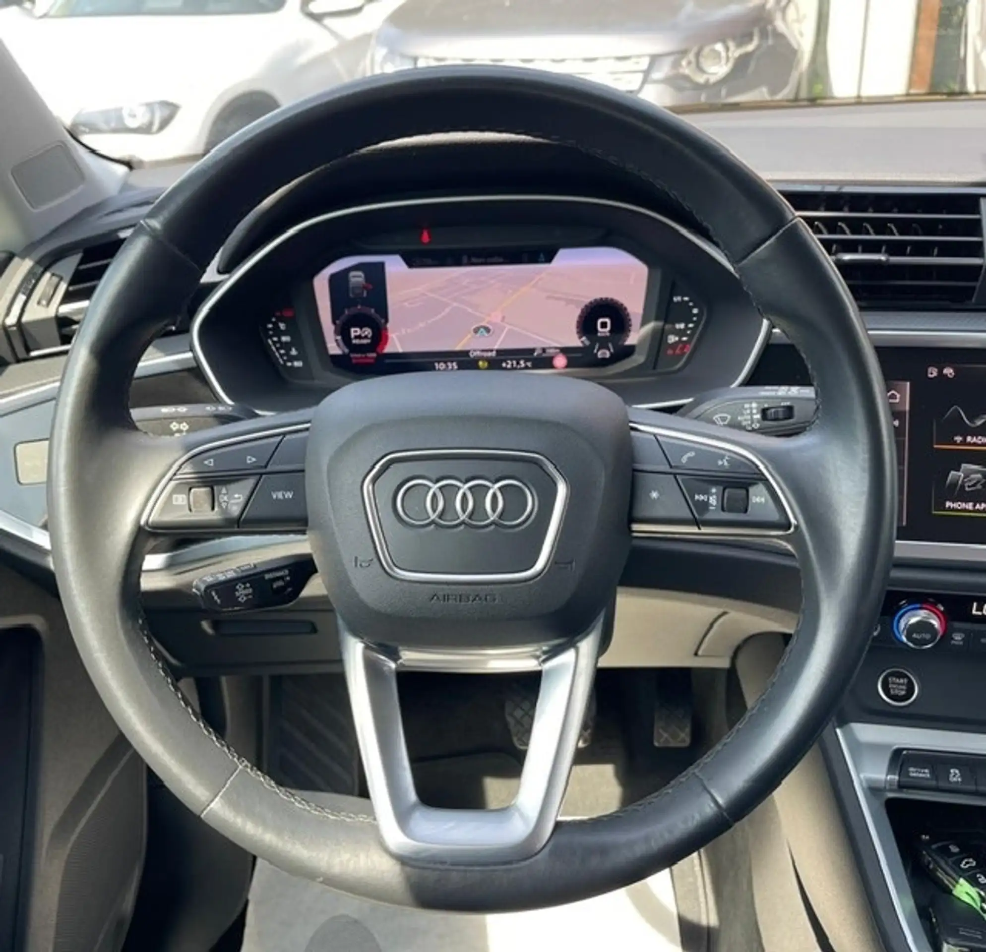 Audi - Q3