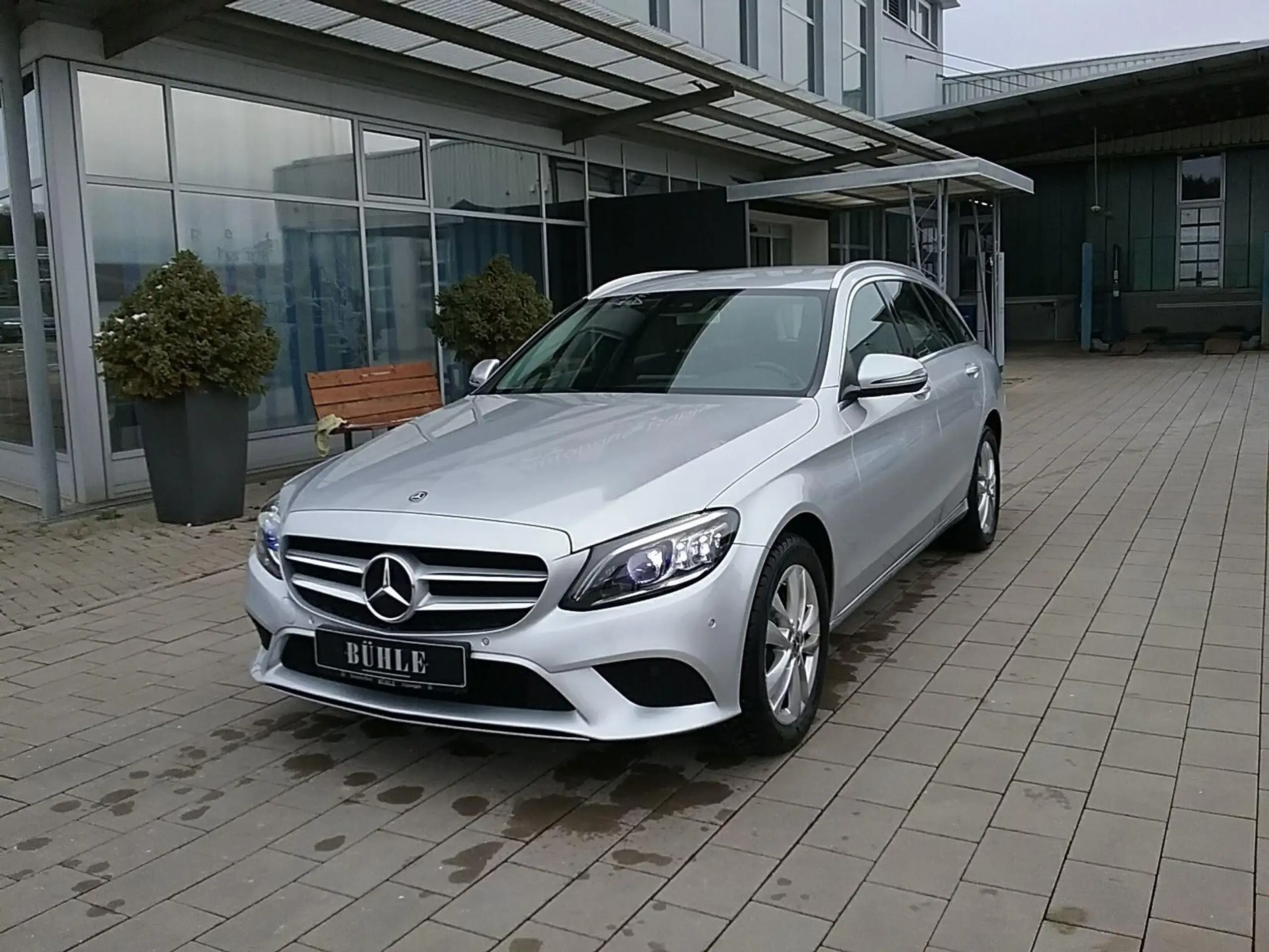 Mercedes-Benz - C 220