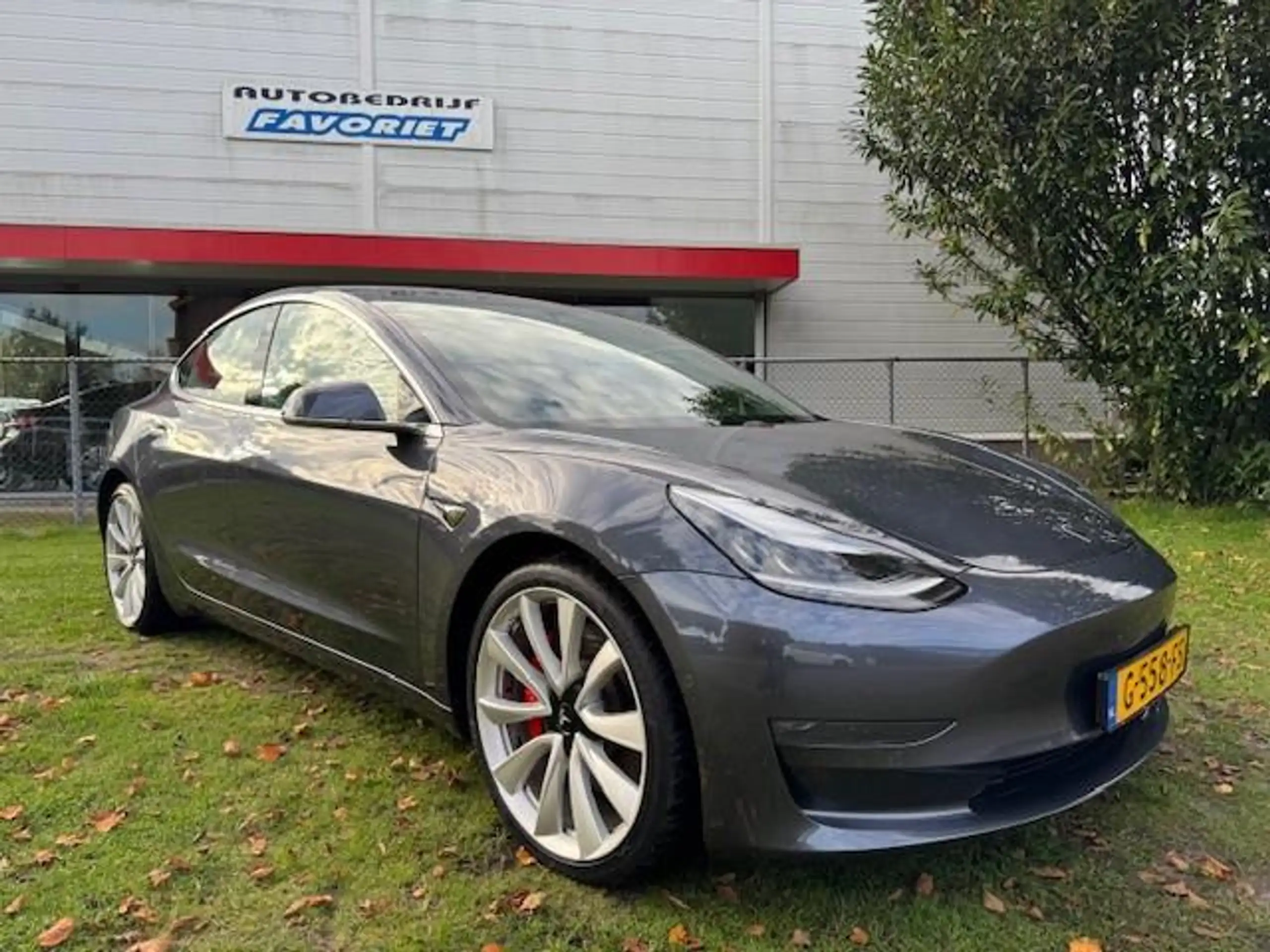 Tesla - Model 3