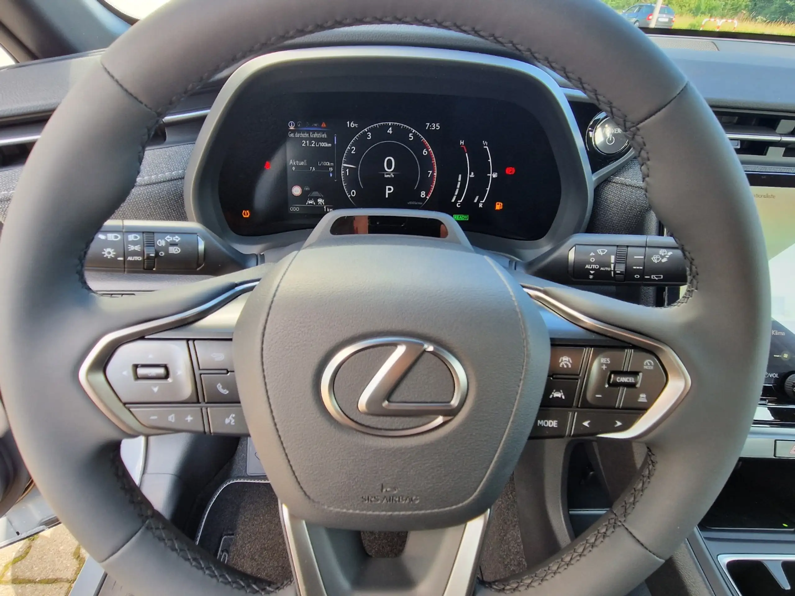 Lexus - LBX