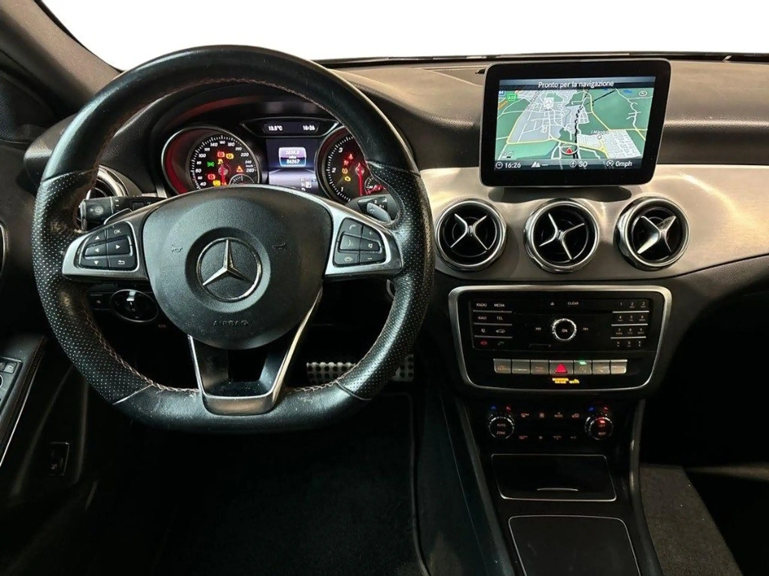 Mercedes-Benz - GLA 200