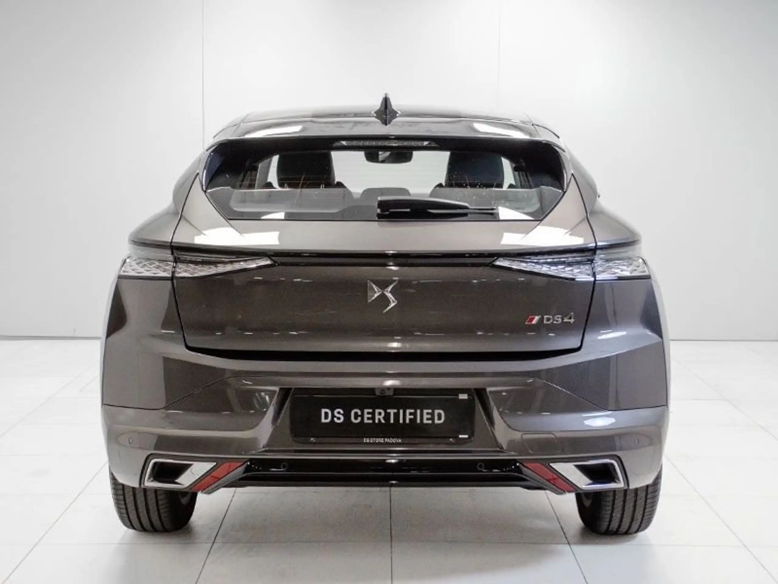 DS Automobiles - DS 4