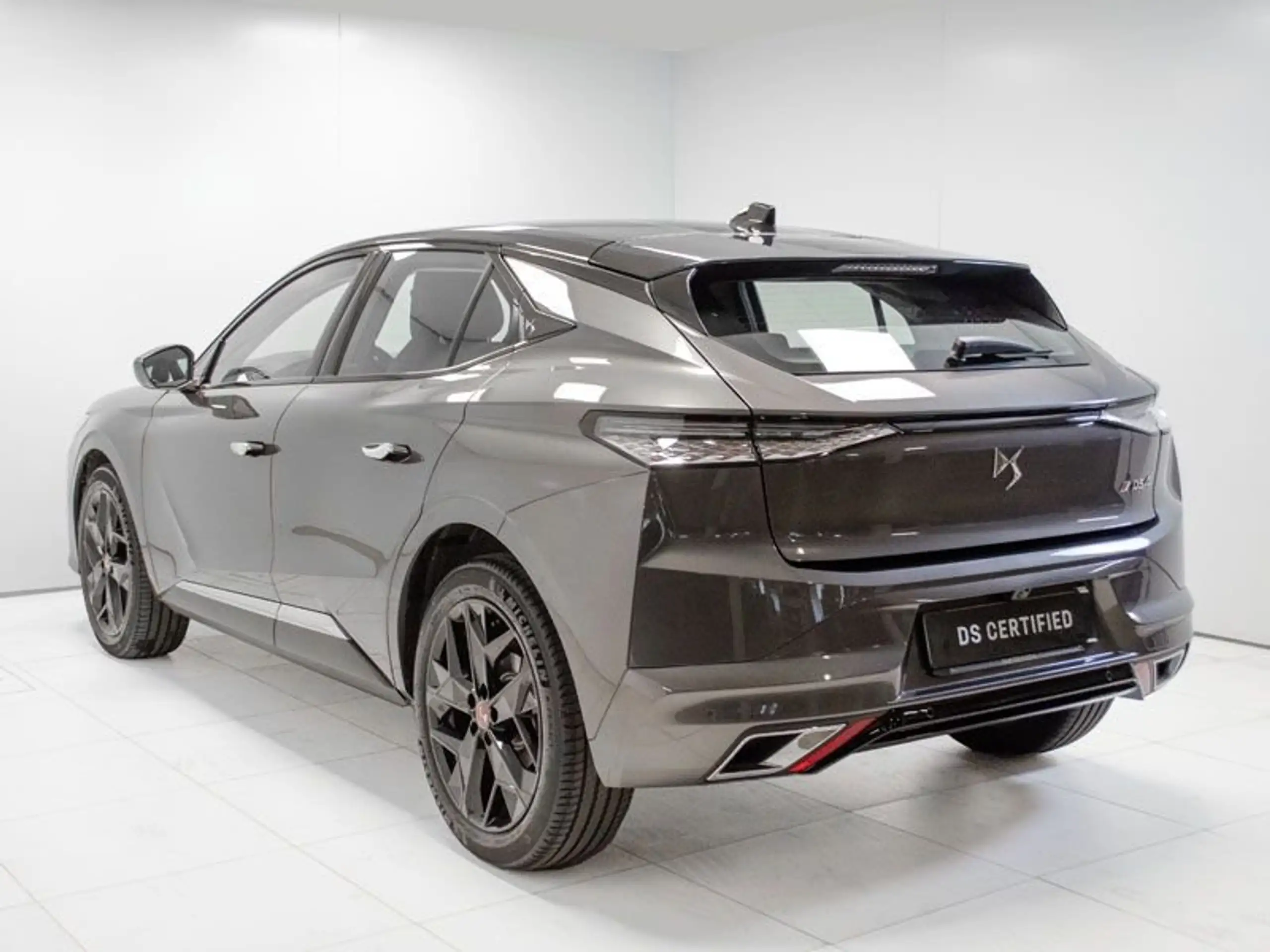 DS Automobiles - DS 4