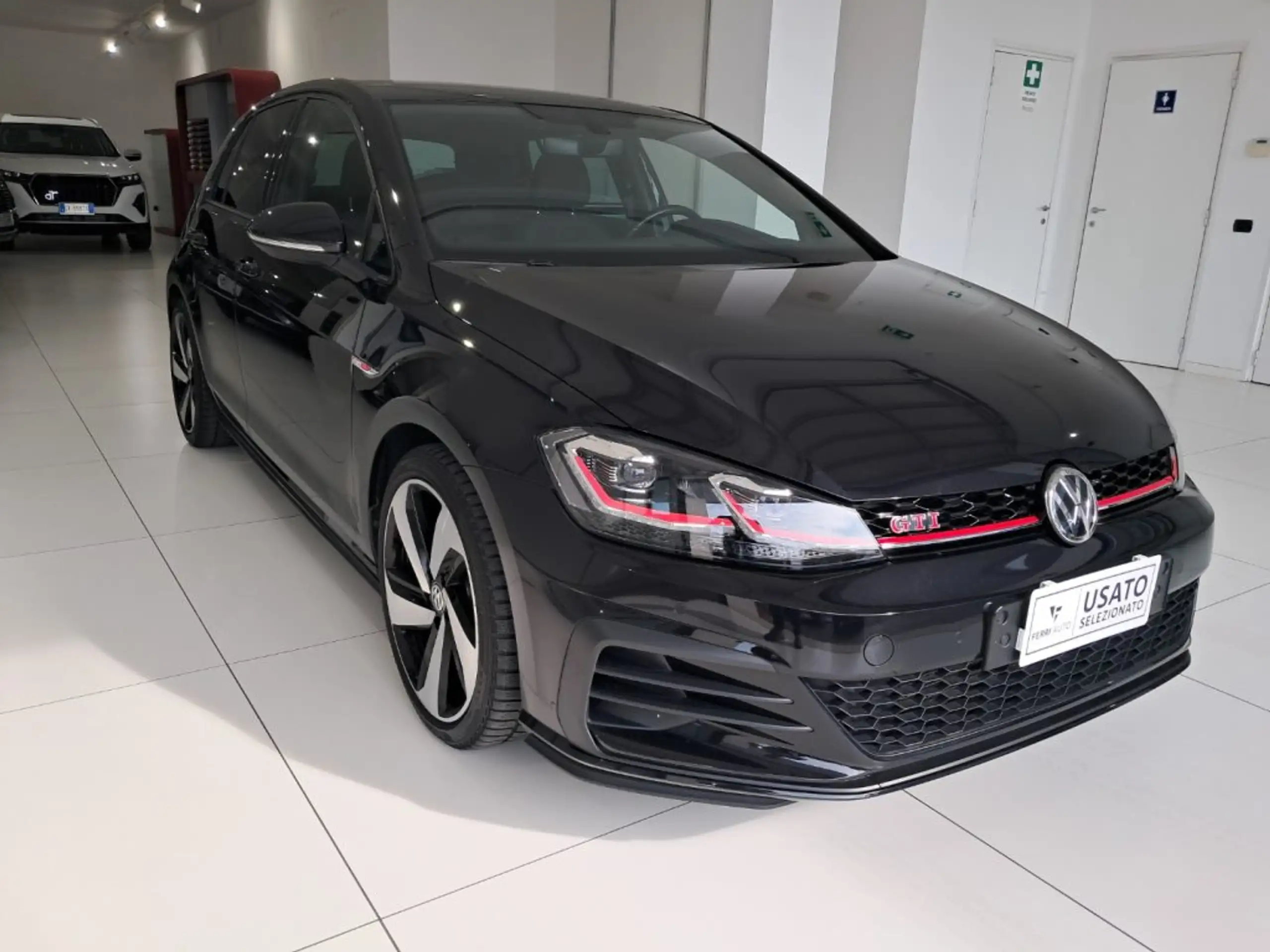 Volkswagen - Golf GTI