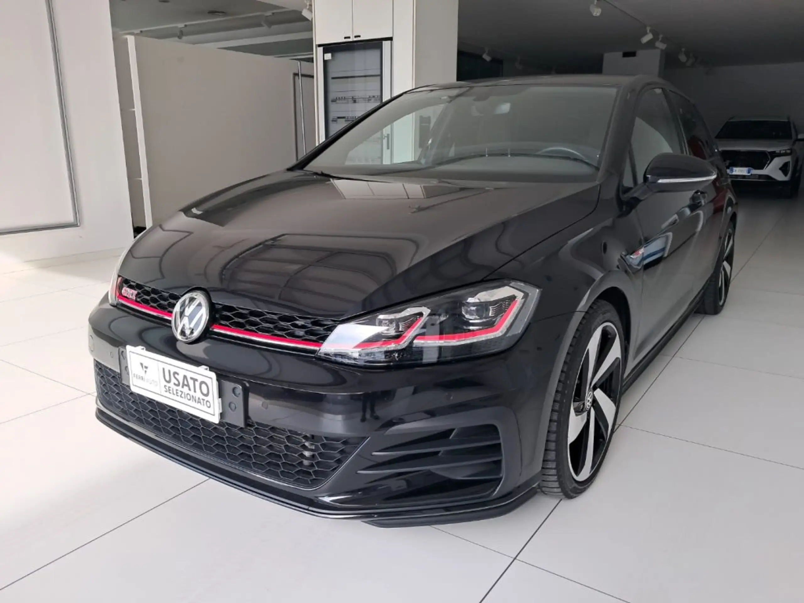 Volkswagen - Golf GTI