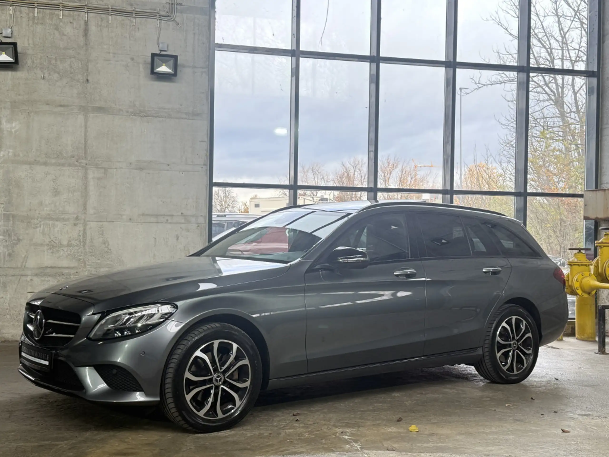 Mercedes-Benz - C 220