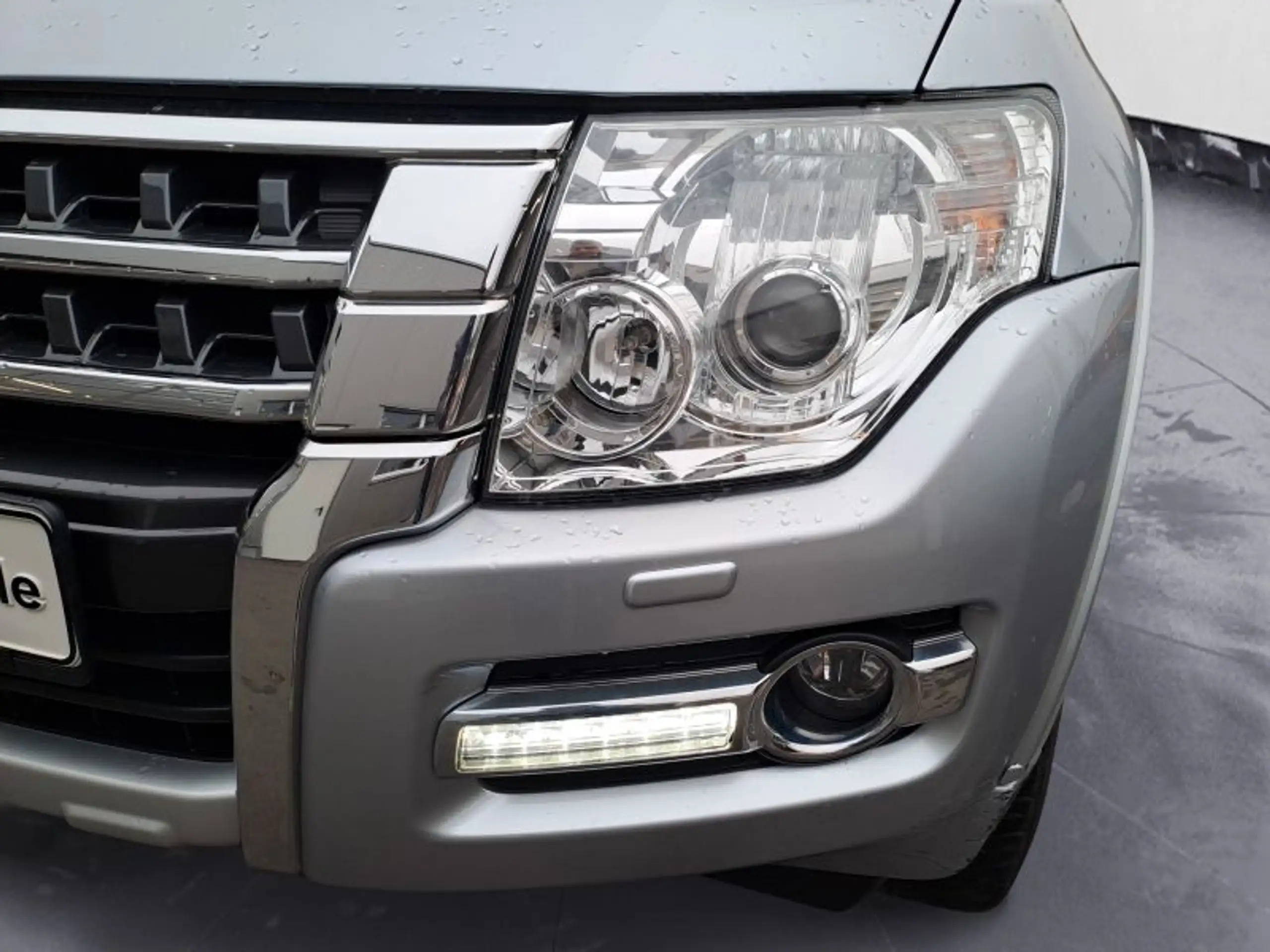 Mitsubishi - Pajero