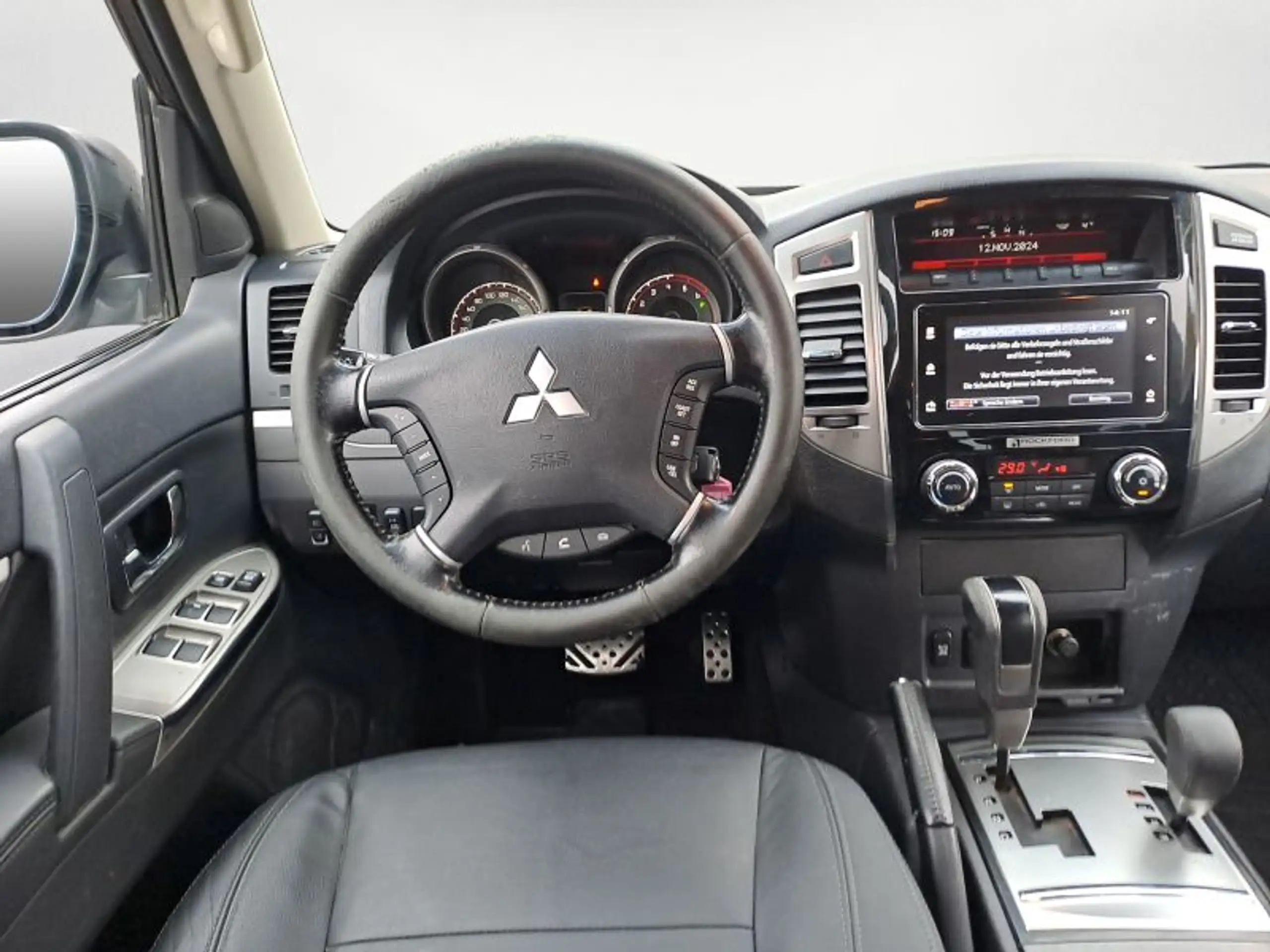 Mitsubishi - Pajero