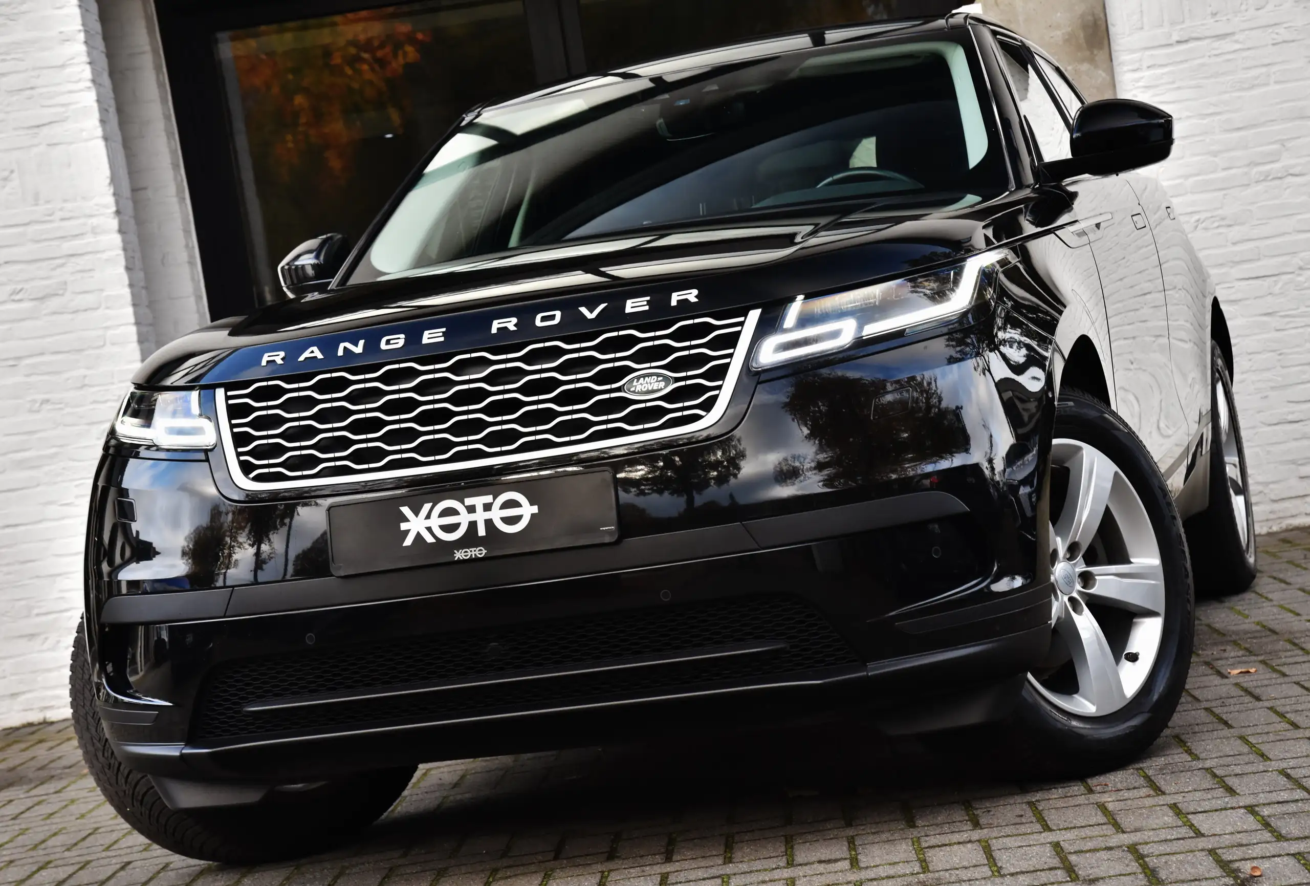 Land Rover - Range Rover Velar