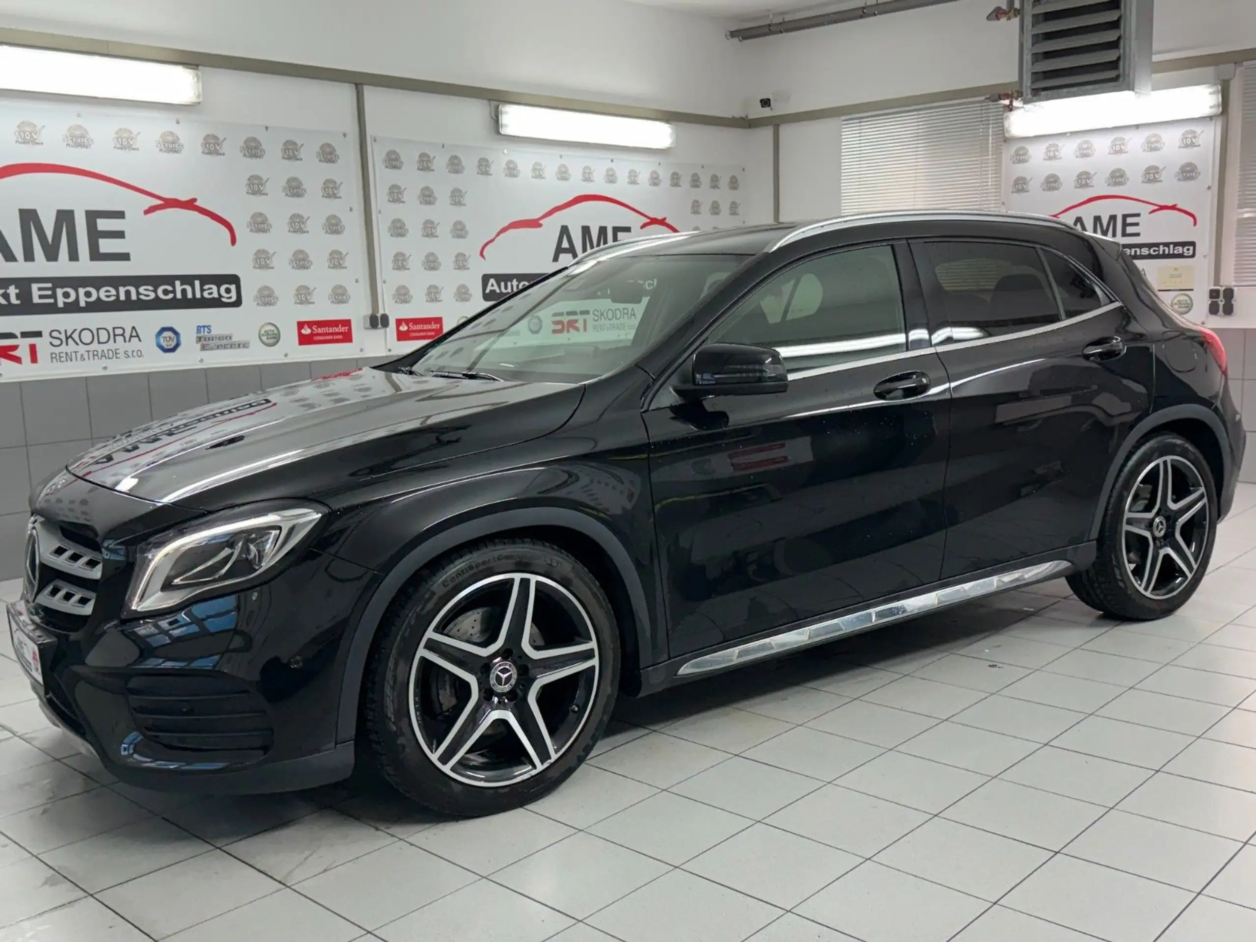 Mercedes-Benz - GLA 220