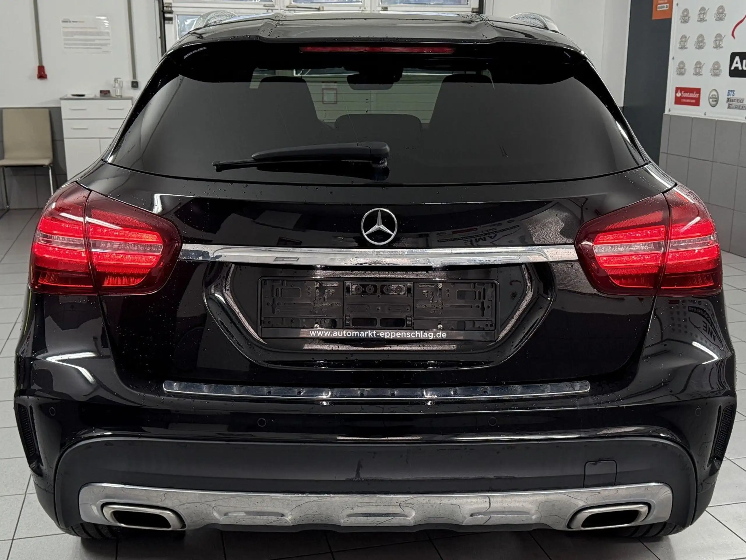 Mercedes-Benz - GLA 220