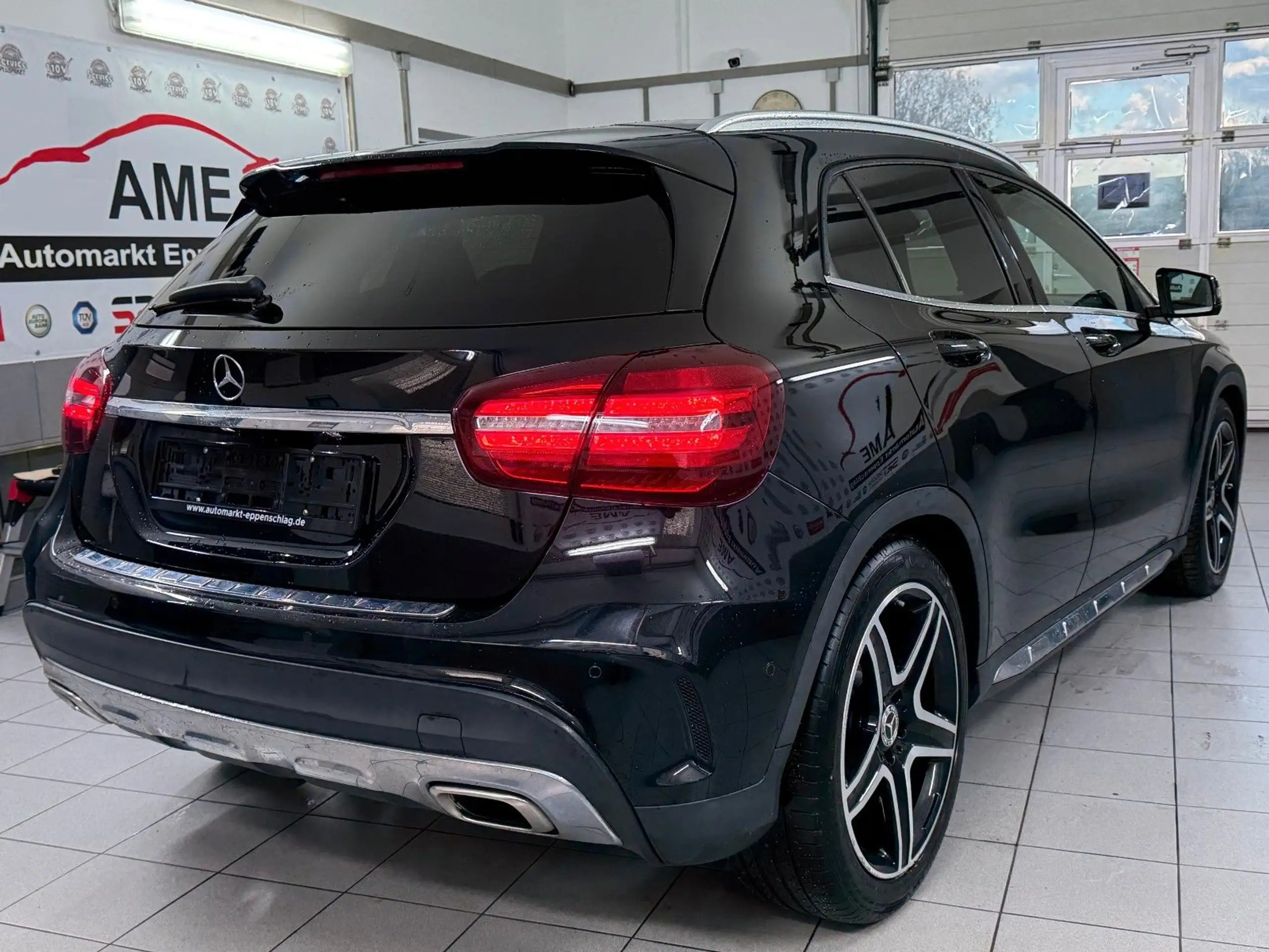 Mercedes-Benz - GLA 220