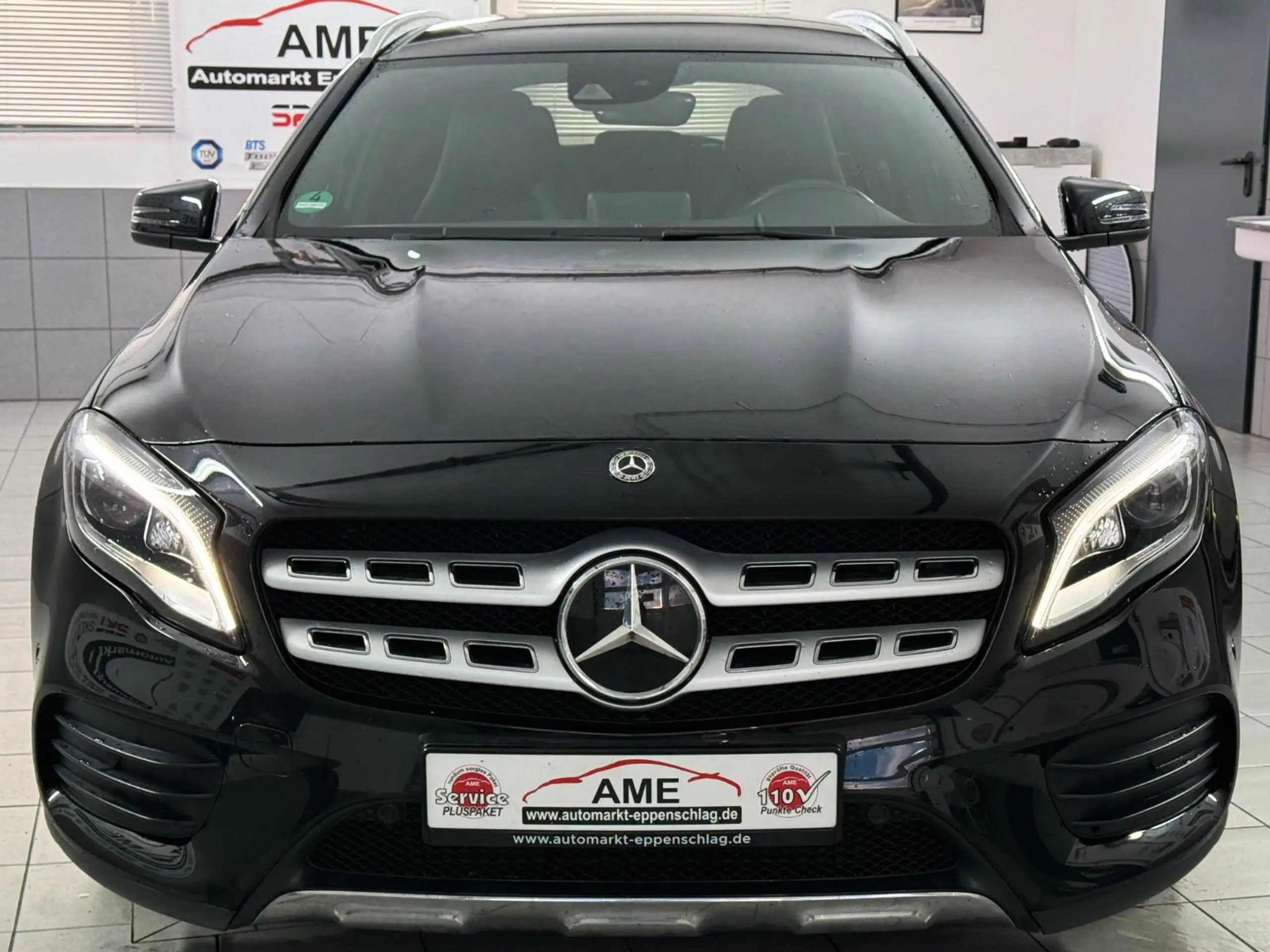 Mercedes-Benz - GLA 220