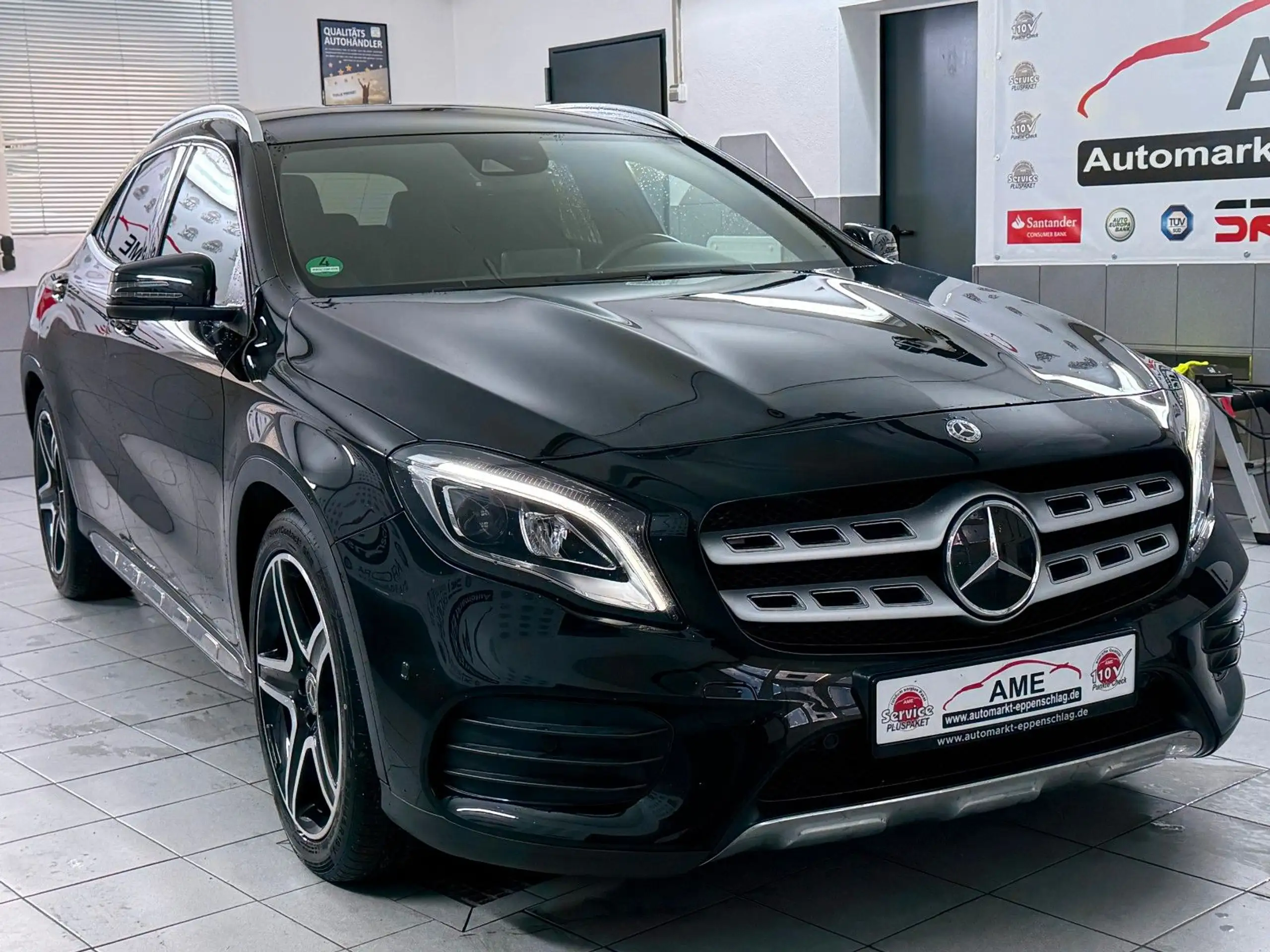 Mercedes-Benz - GLA 220