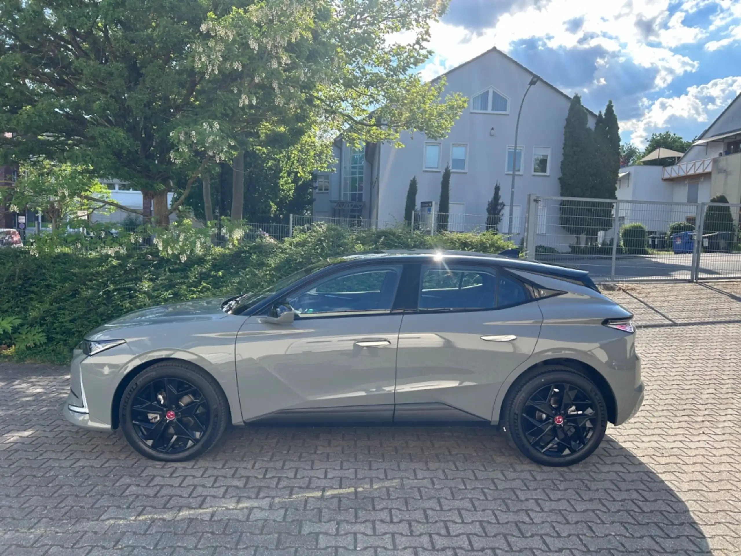 DS Automobiles - DS 4