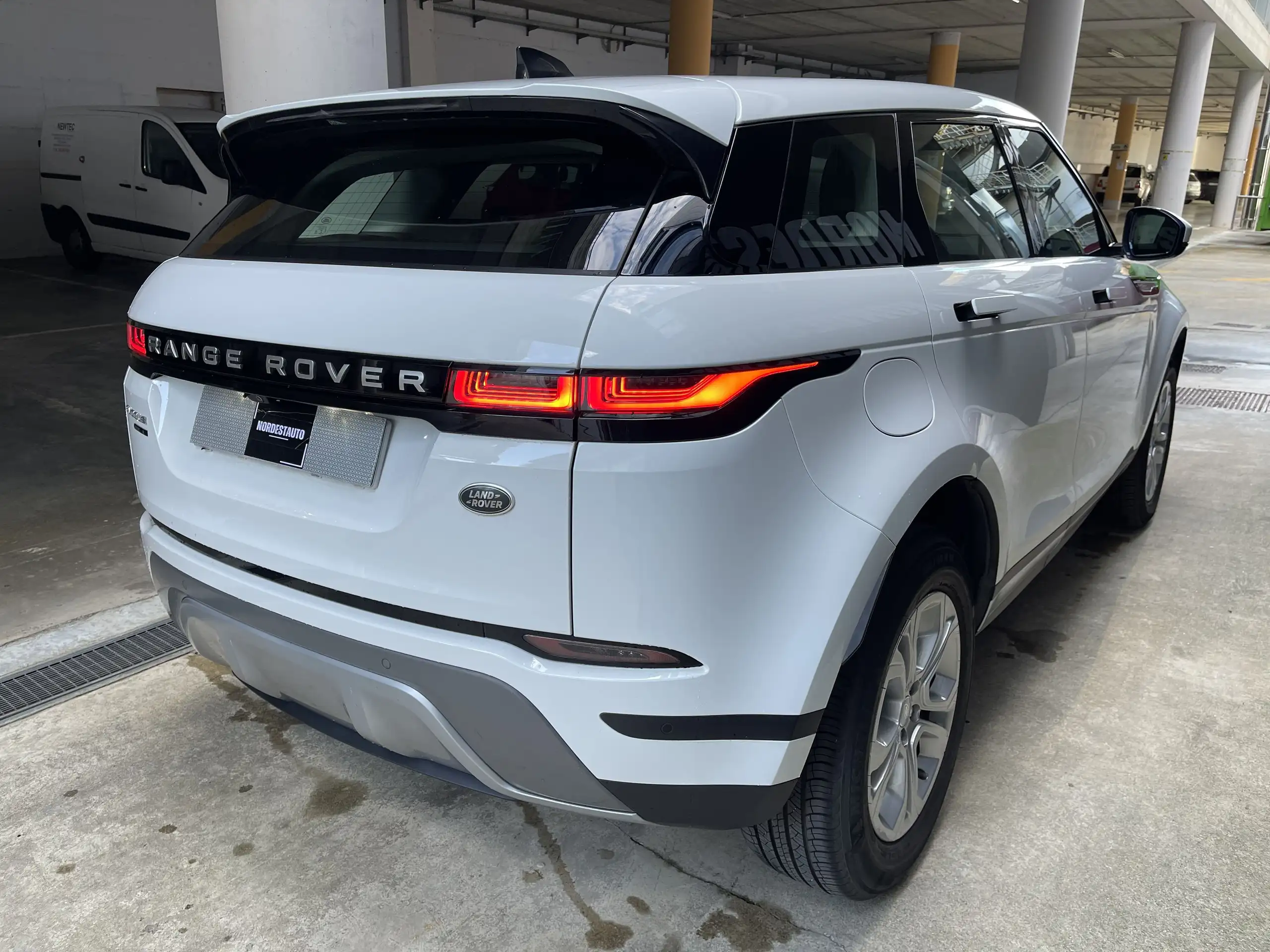 Land Rover - Range Rover Evoque