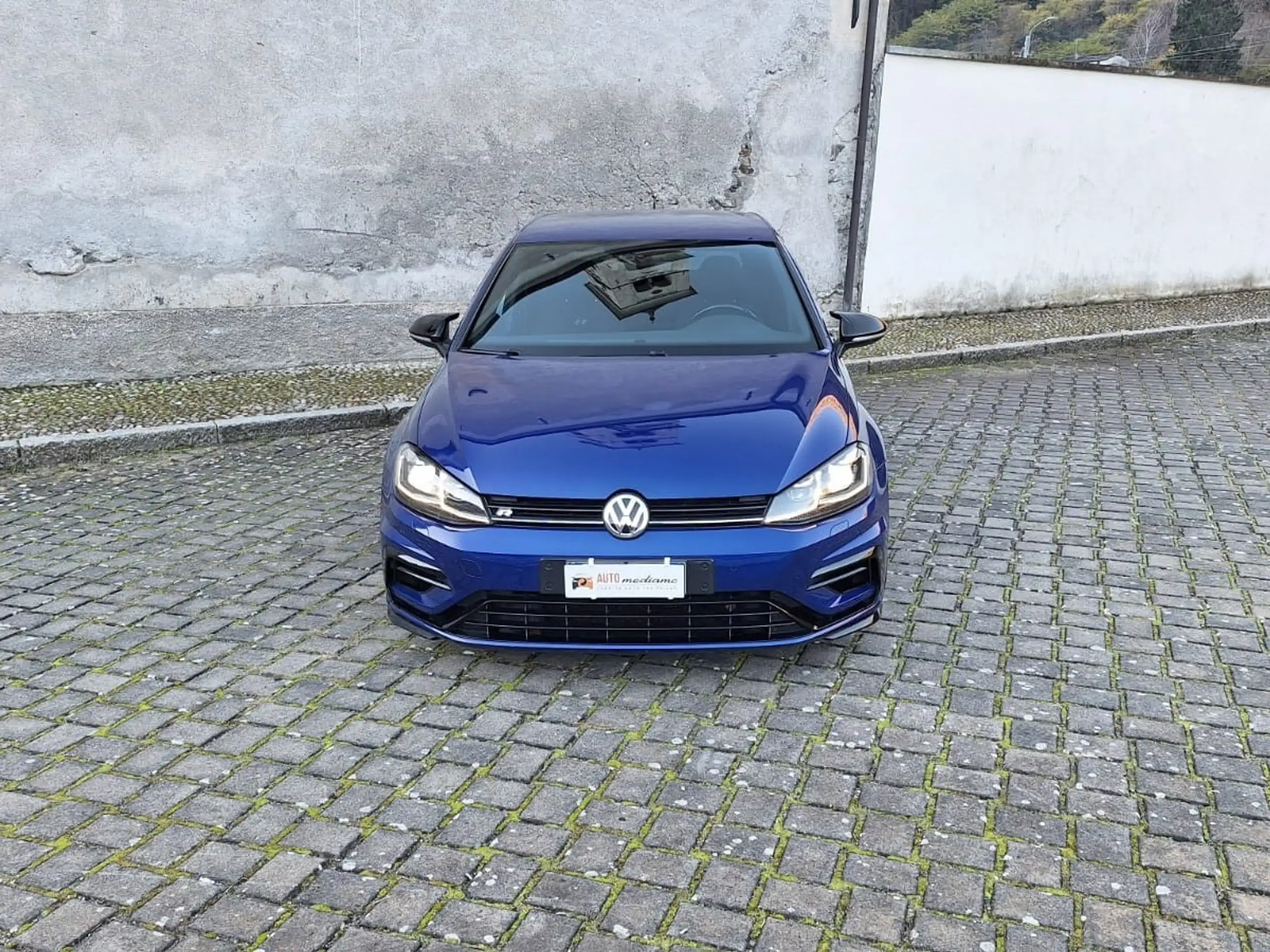 Volkswagen - Golf