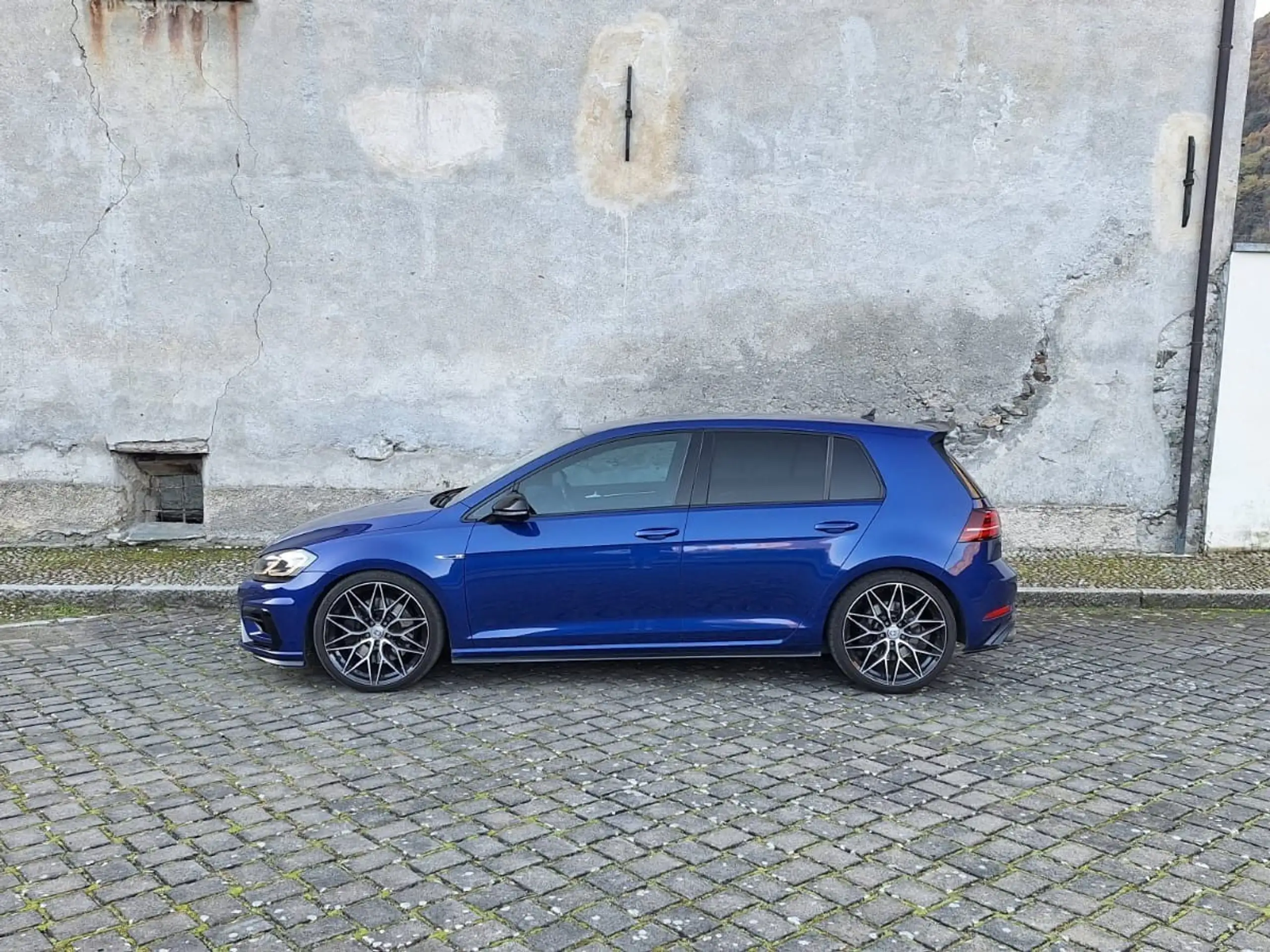 Volkswagen - Golf