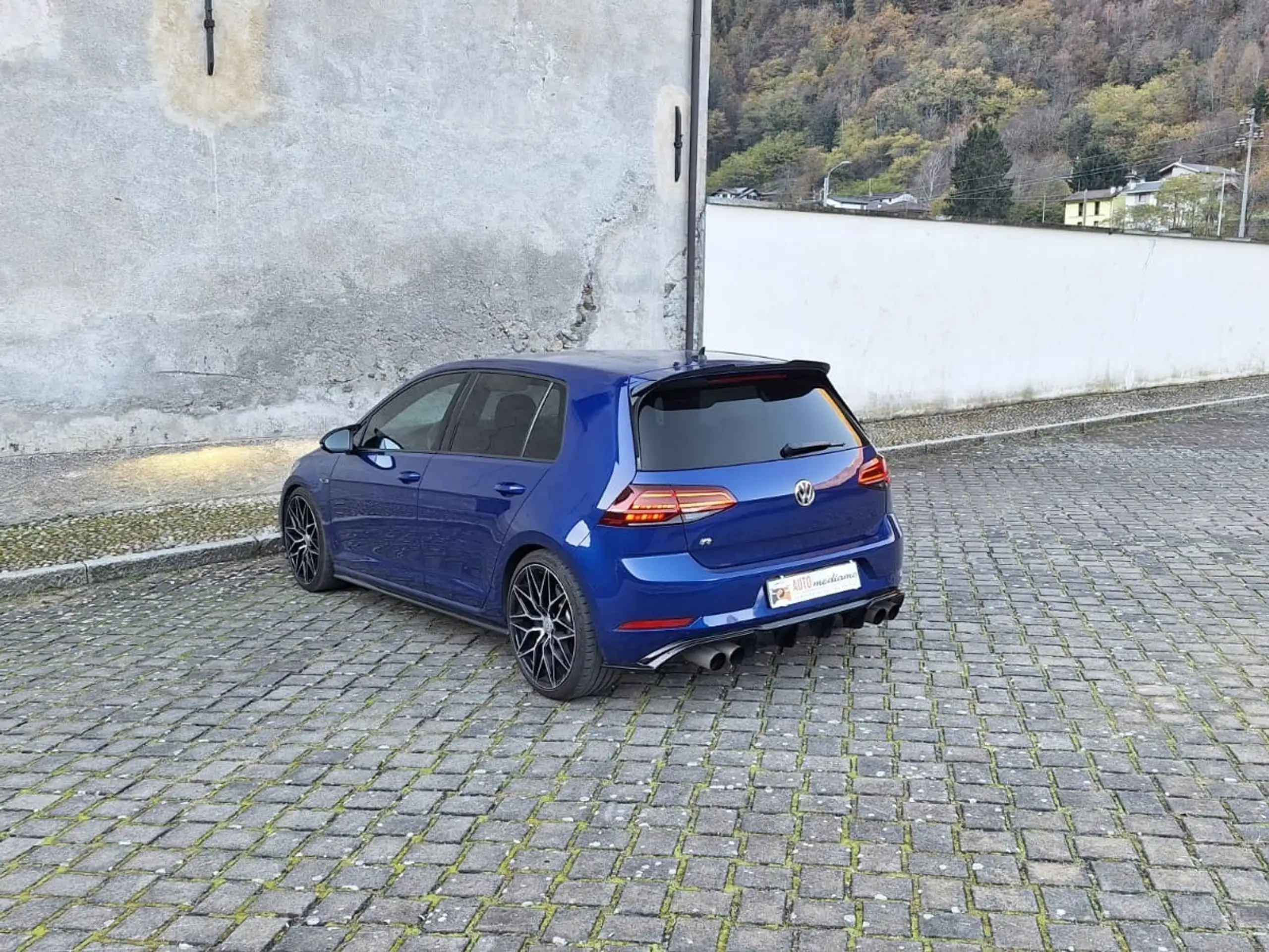 Volkswagen - Golf