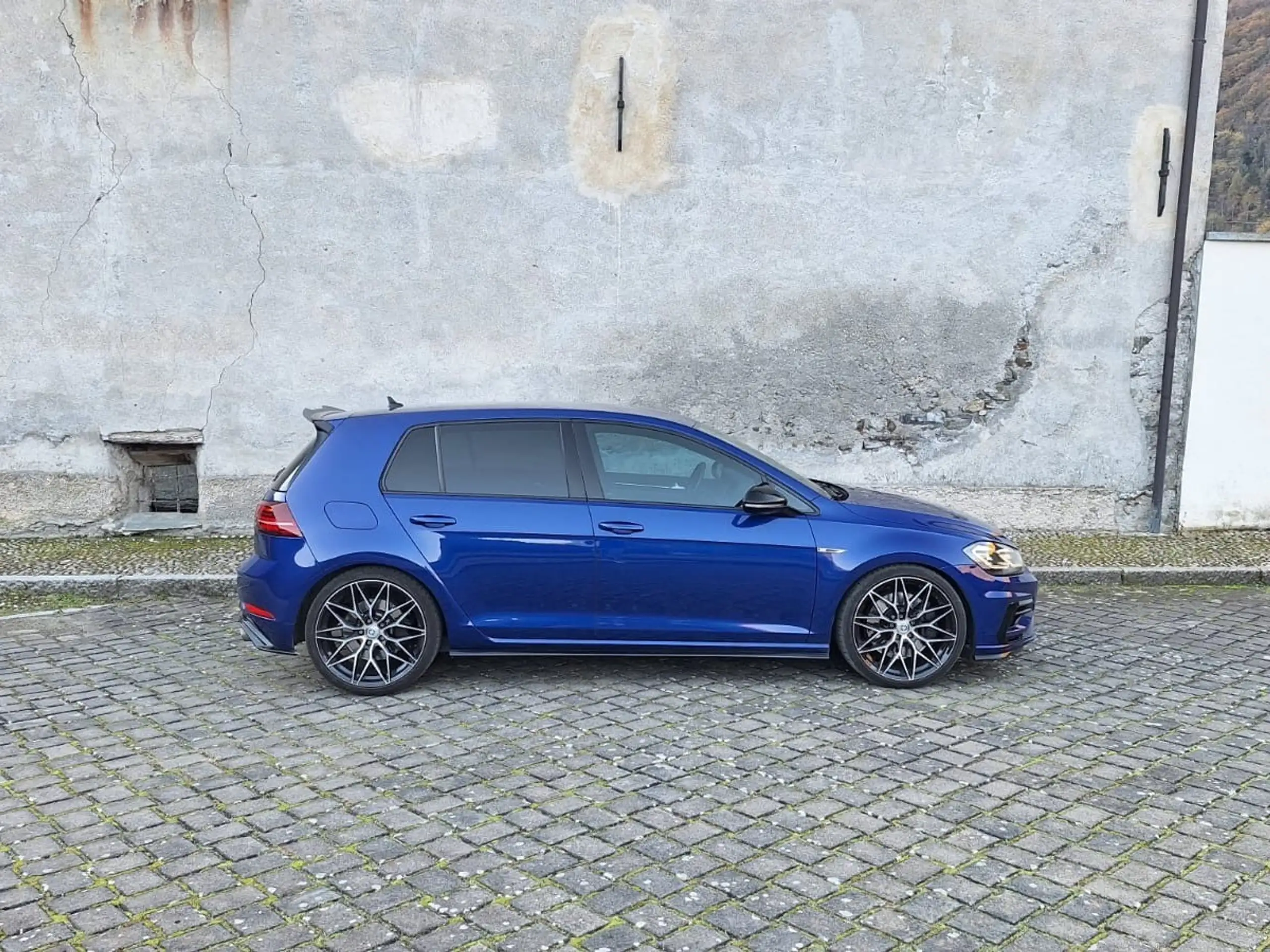 Volkswagen - Golf