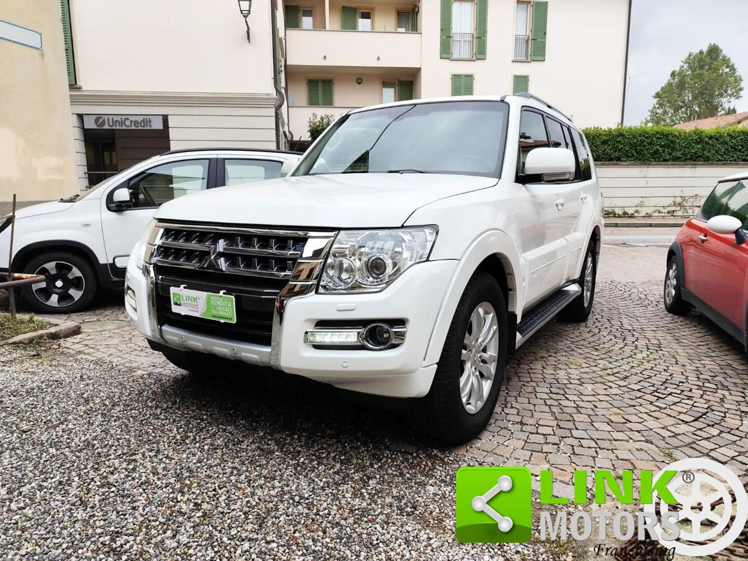 Mitsubishi - Pajero