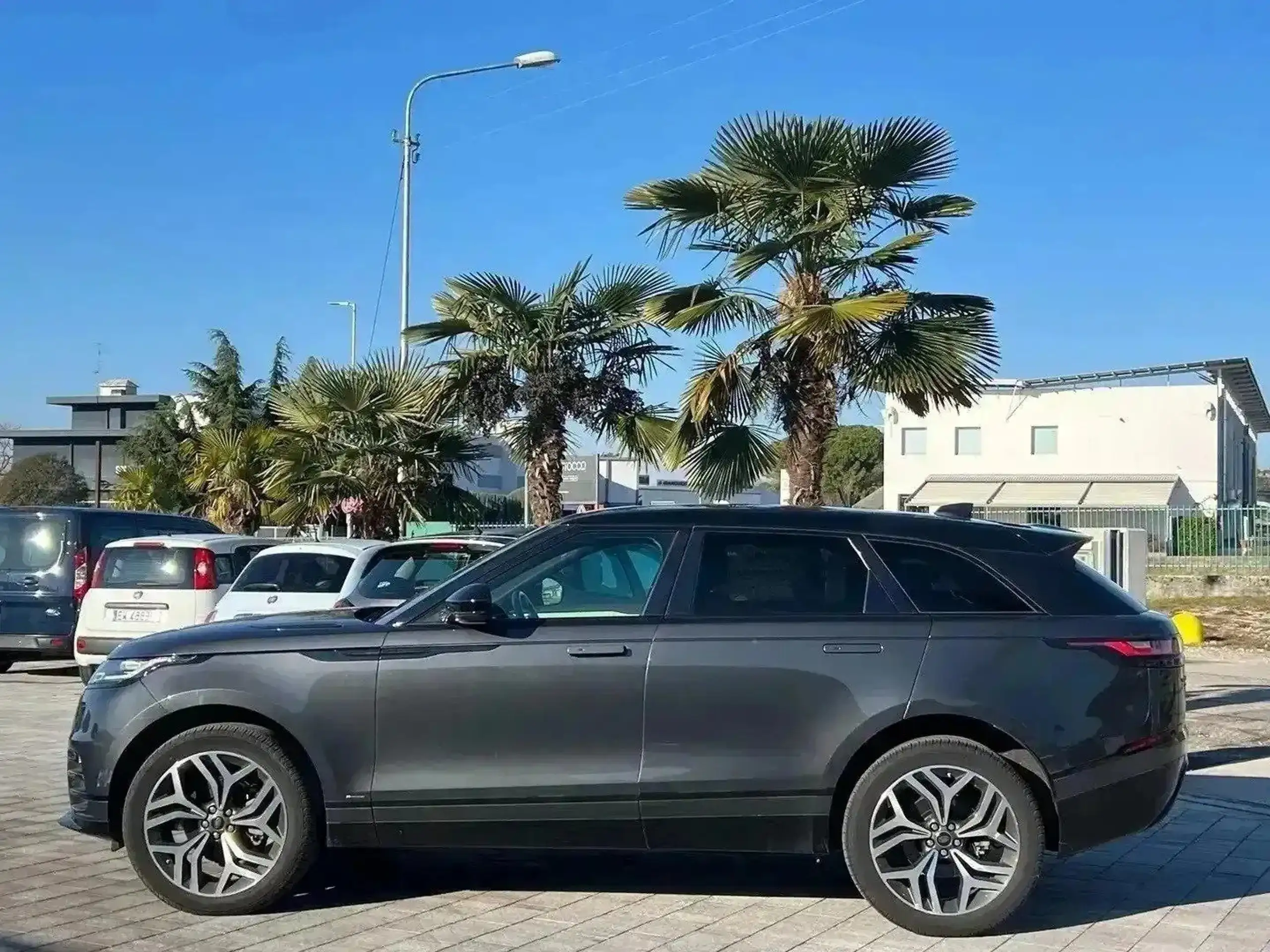 Land Rover - Range Rover Velar