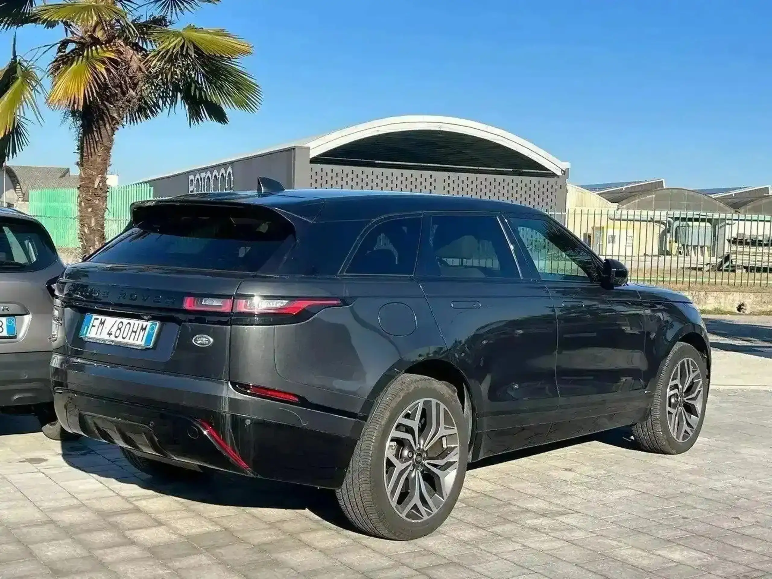 Land Rover - Range Rover Velar