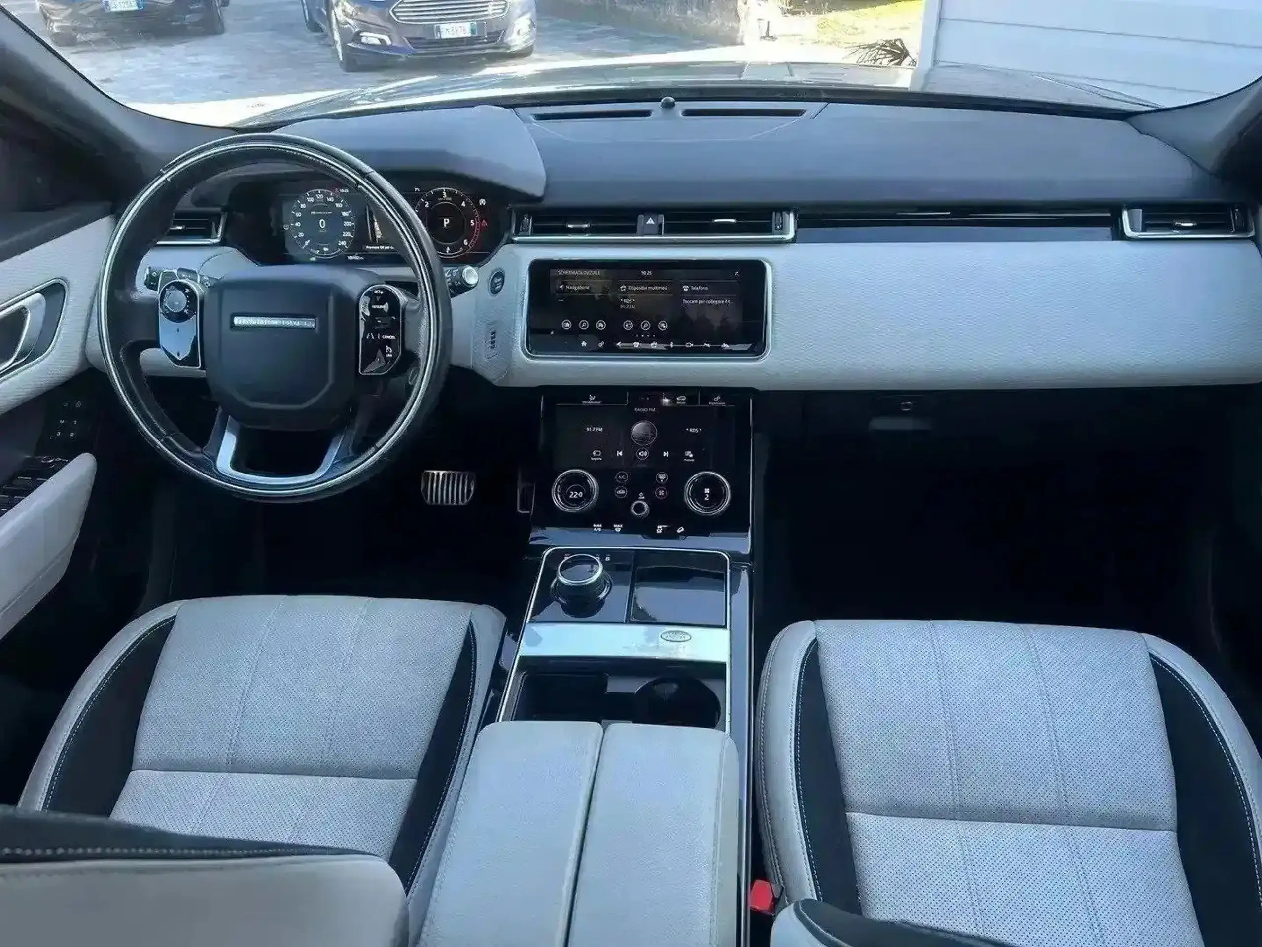 Land Rover - Range Rover Velar